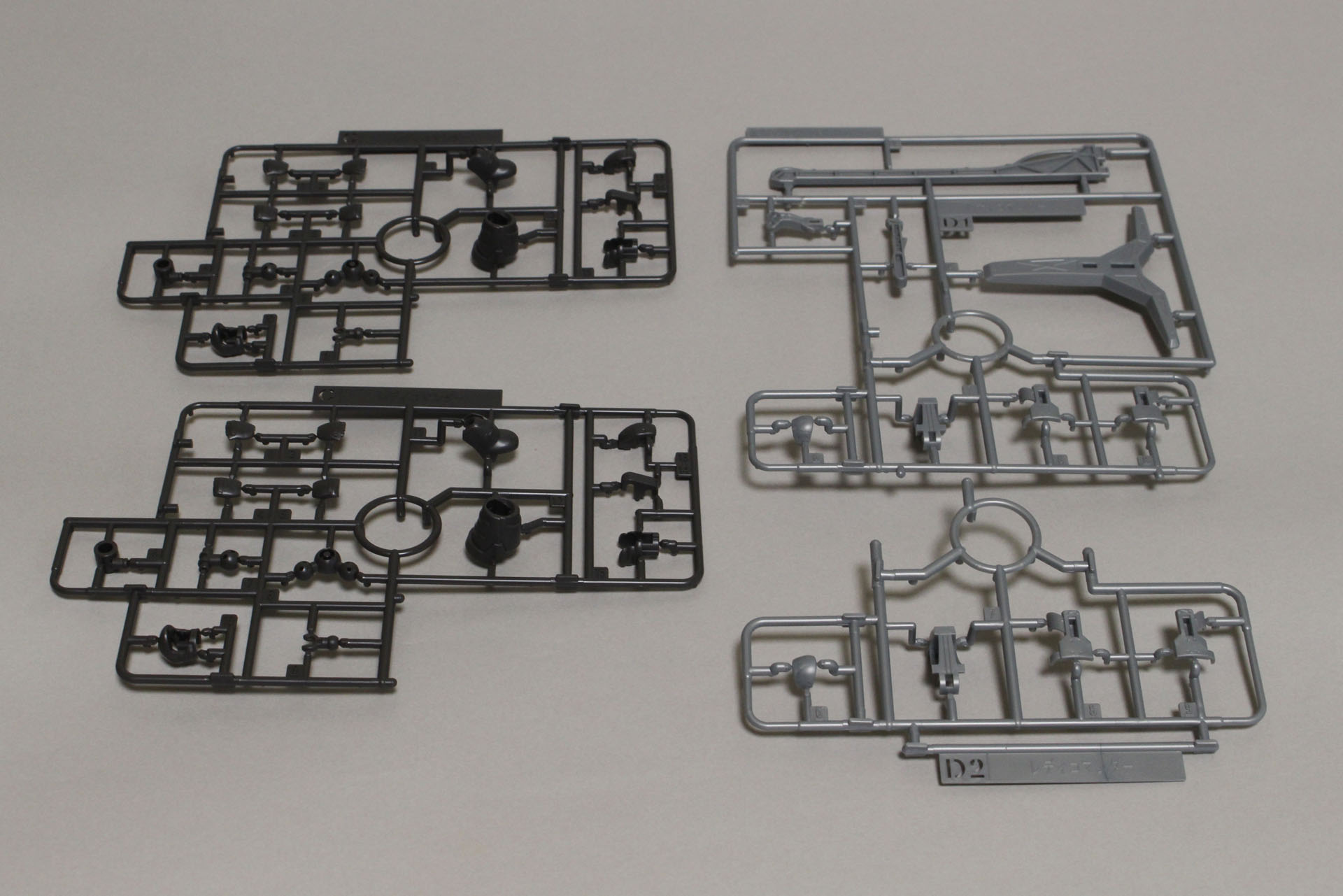 Cパーツ×2、D1パーツ、D2パーツ