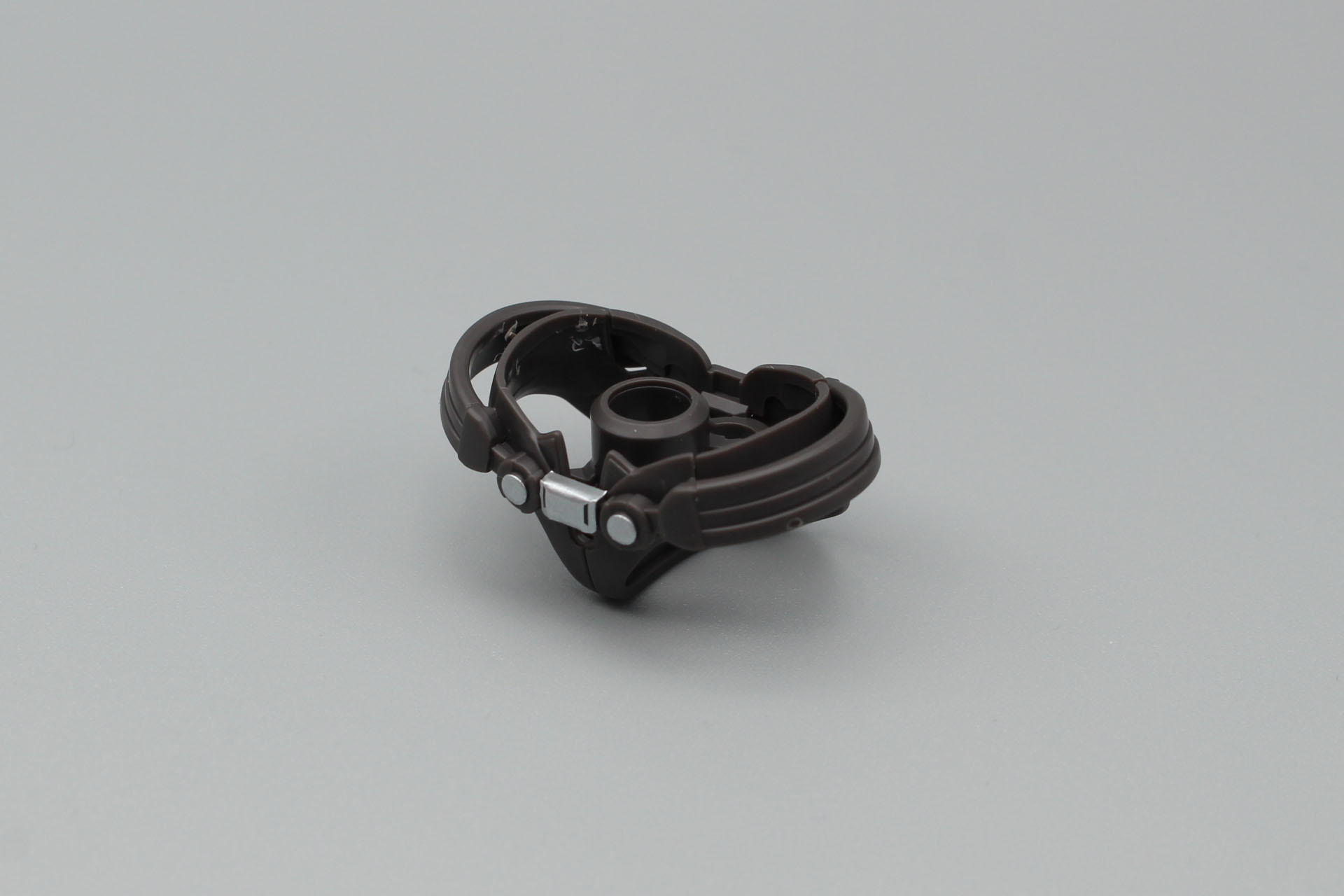 ベルトは腰のパーツと一体化している