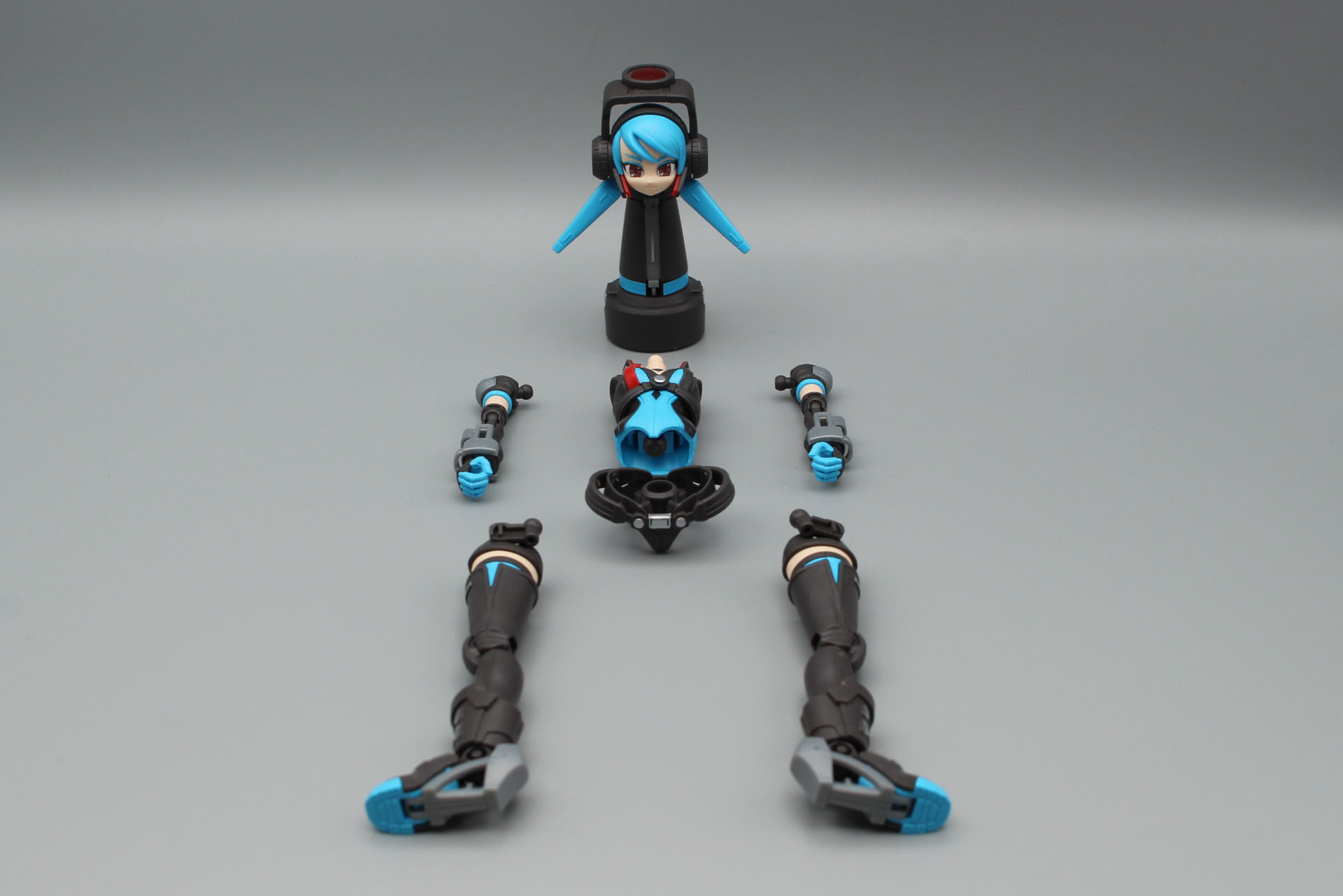 全身のパーツが完成したら組み立てていく