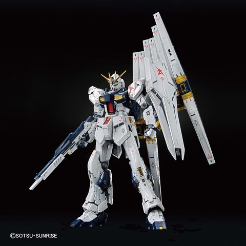 RG νガンダム　チタニウムフィニッシュ　ガンプラ　バンダイ　組み立て済み RG 1/144 【ガンダムベース限定】 νガンダム［チタニウム