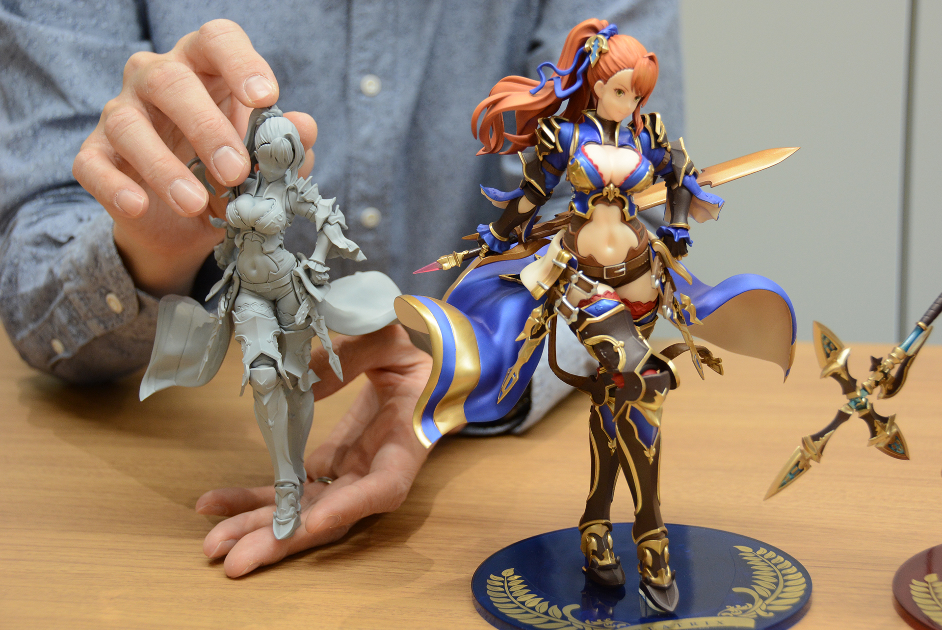 小さい方は顔を作り直す前のものだ。しかし、サイズが違うだけでも、これだけ印象が異なるとは