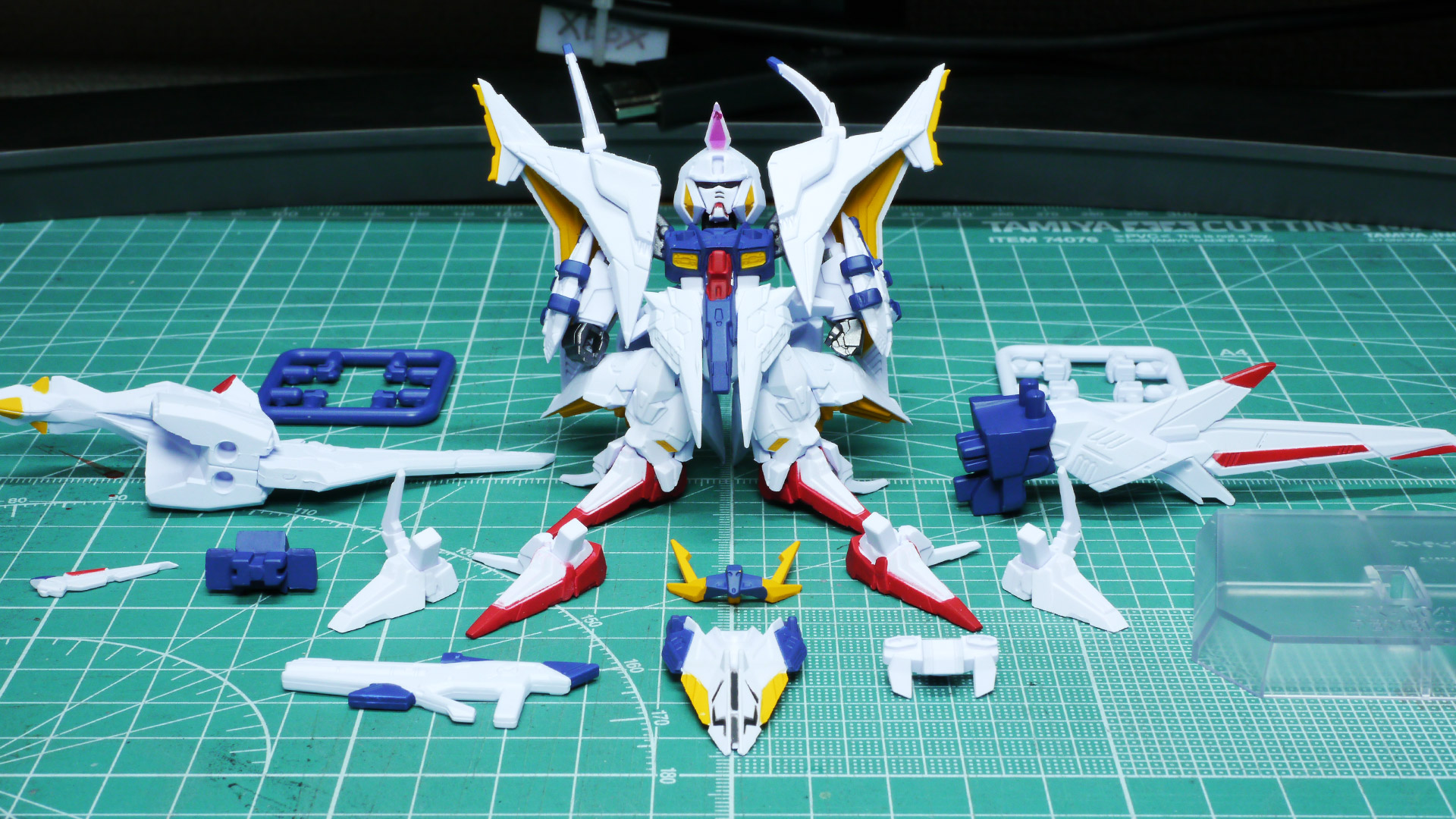 さすがに大ボリューム！デザイン上あまり動かすことができませんが、射撃ポーズはとれました