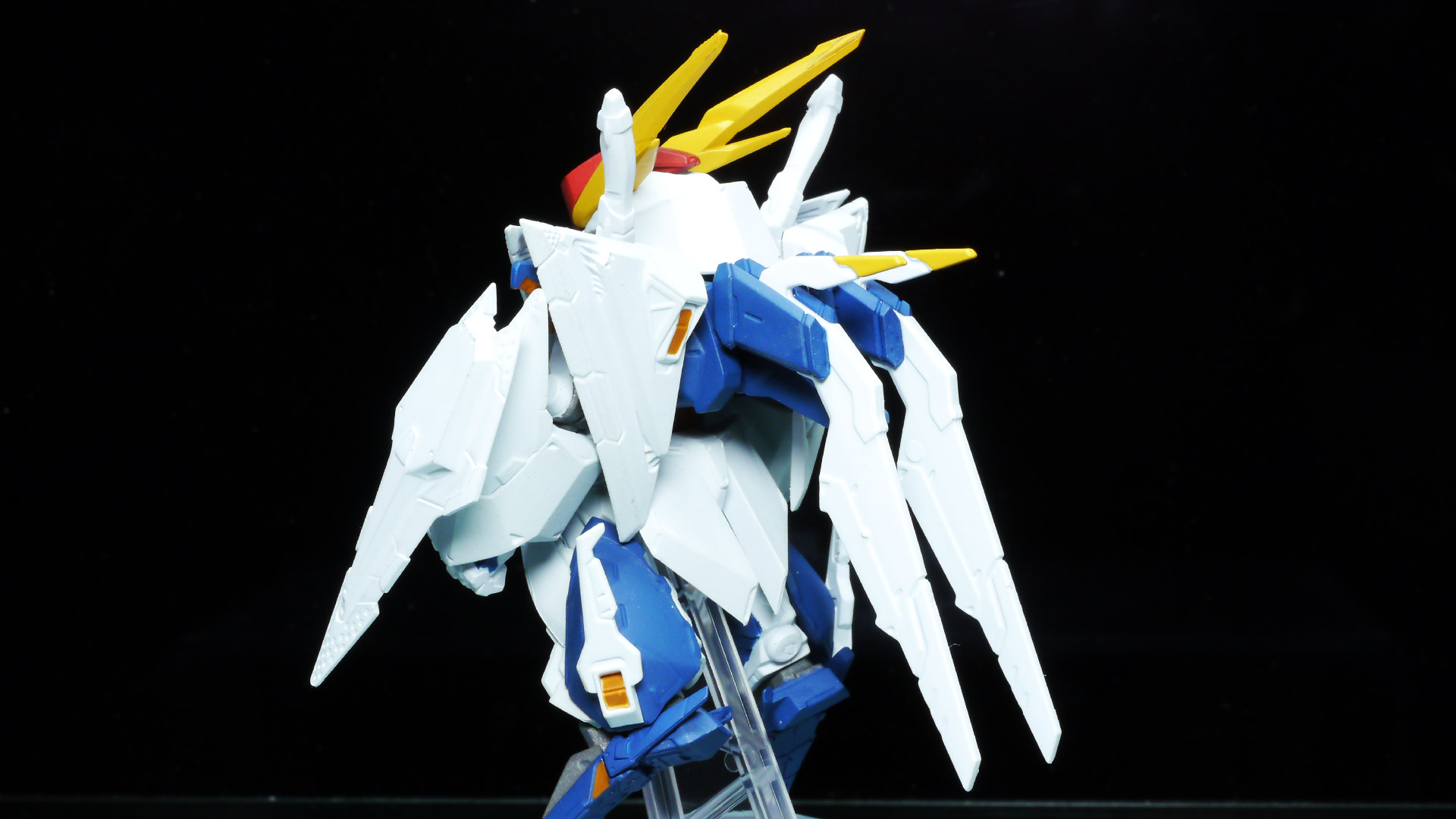 こちらもデザイン上あまり動く印象ではないですが、射撃ポーズはとれます