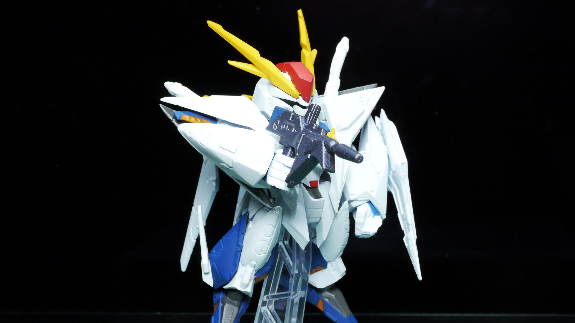 こちらもデザイン上あまり動く印象ではないですが、射撃ポーズはとれます