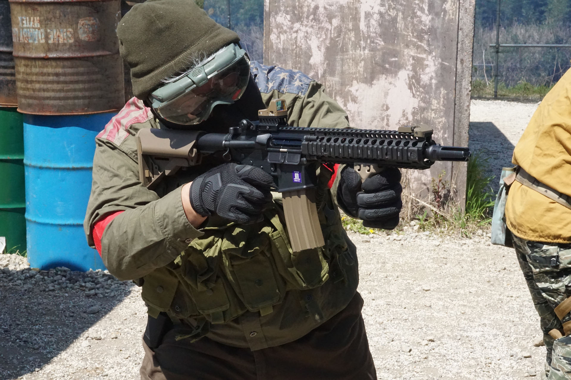 ゴーグル、手袋、動きやすい服などサバゲーに必要な装備をこもと氏の助言も受け手そろえてみた