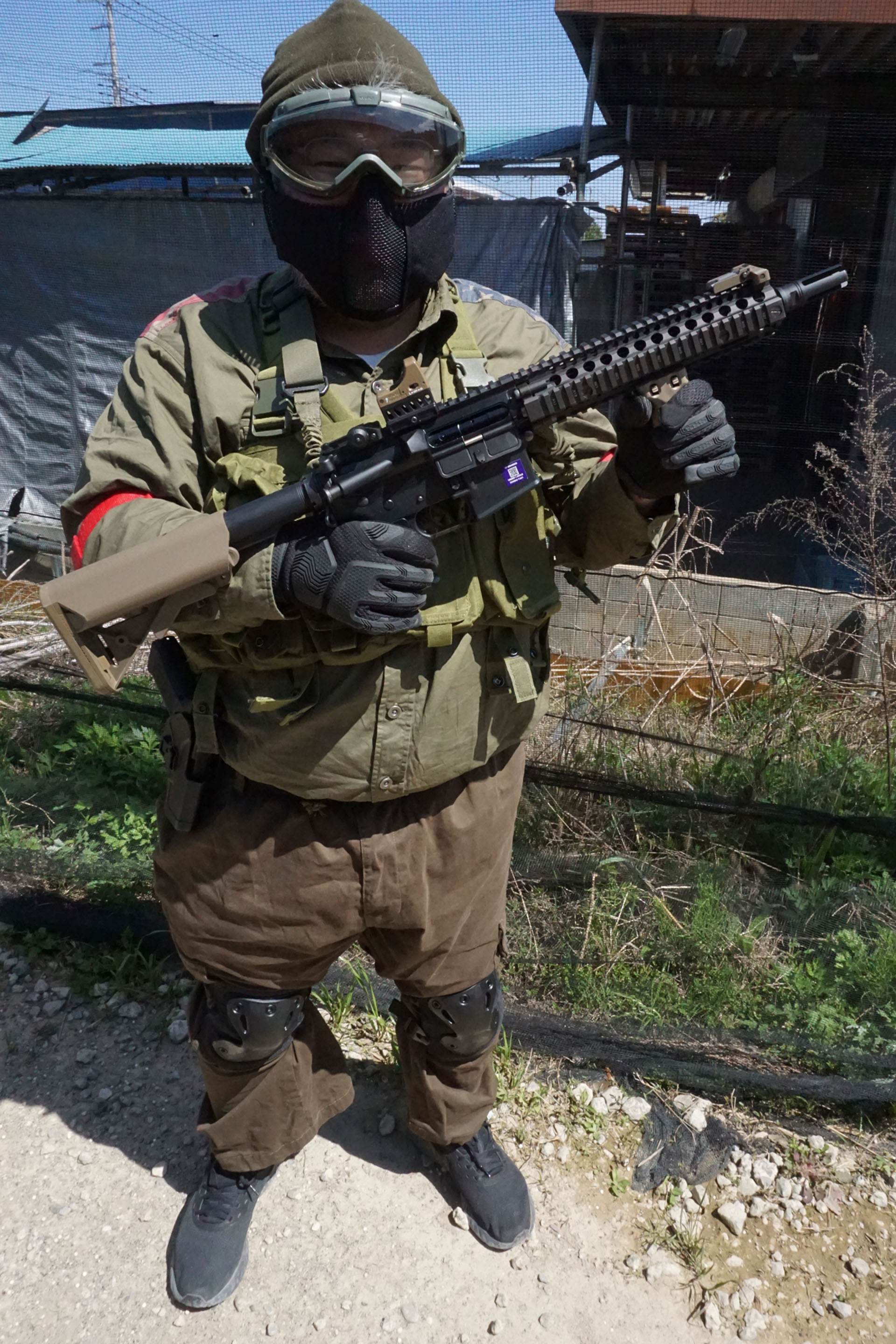 ゴーグル、手袋、動きやすい服などサバゲーに必要な装備をこもと氏の助言も受け手そろえてみた