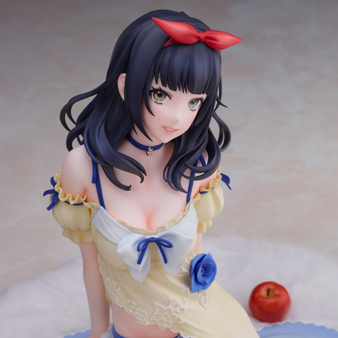 スラリと伸びた美脚がきわどい！ お久しぶり氏がデザインする
