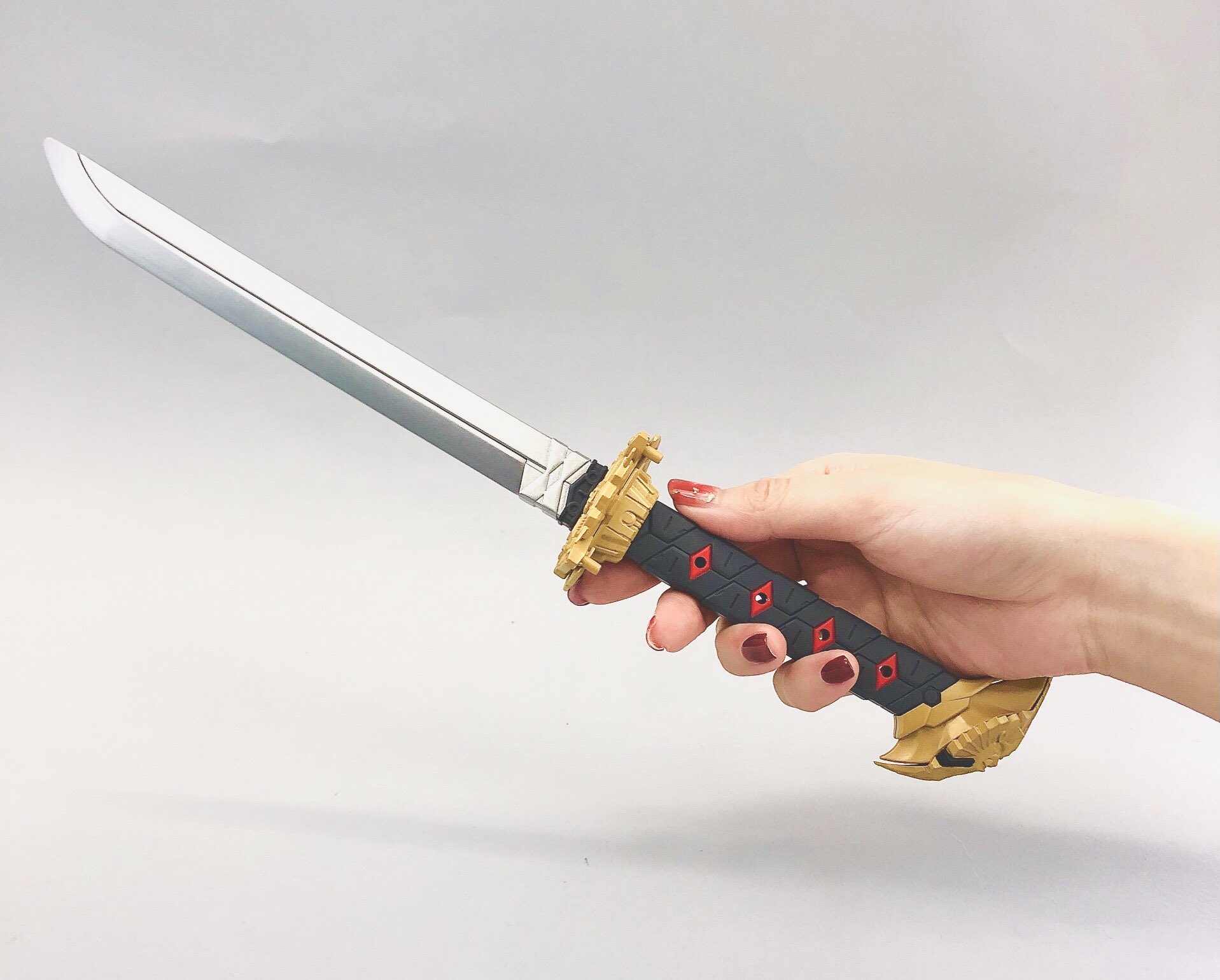 なりきり玩具のように見えるが、違うのだ……