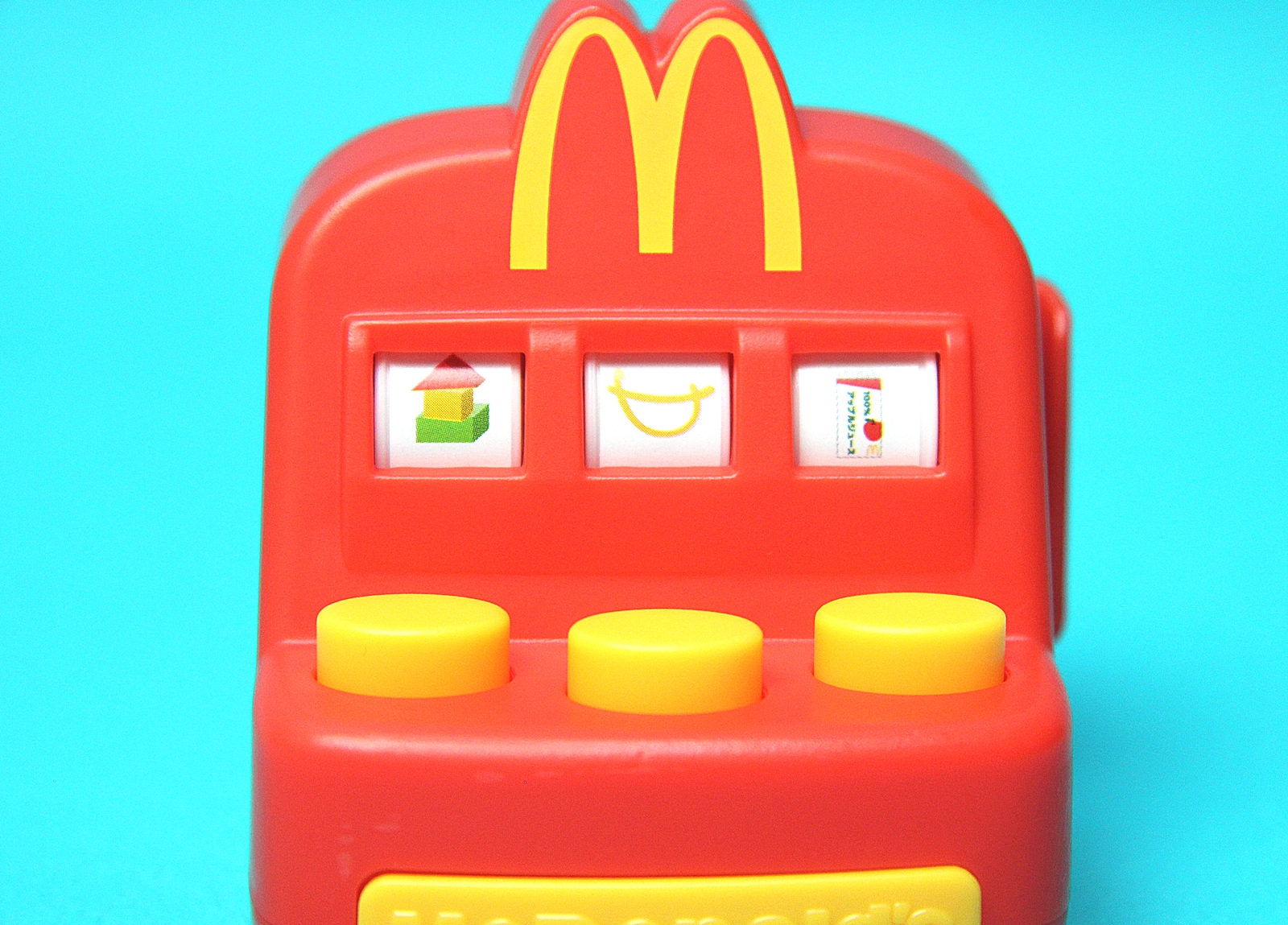 メニューの種類はハッピーセットにちなんだもの。3つの絵柄が全て揃うのはかなりレア！ もし揃ったら写真などに記録してアピールしよう