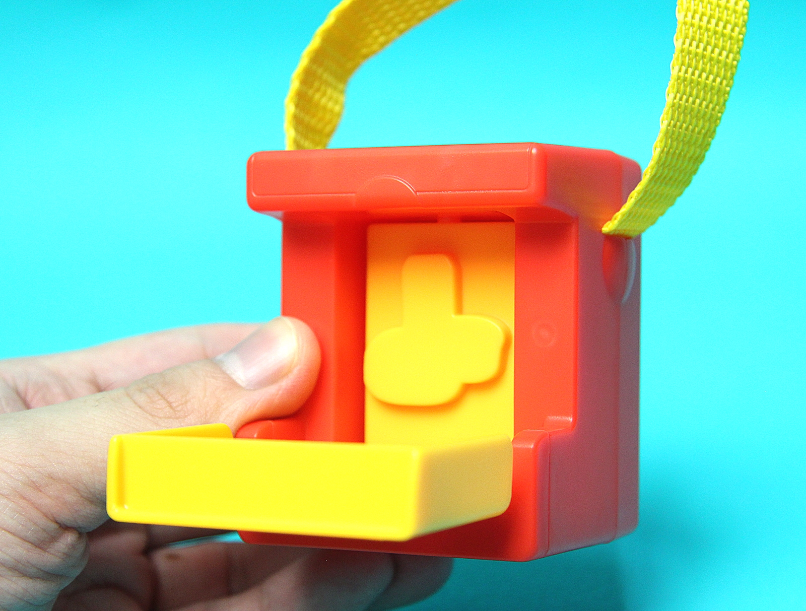 開くと、中にはパネルがある