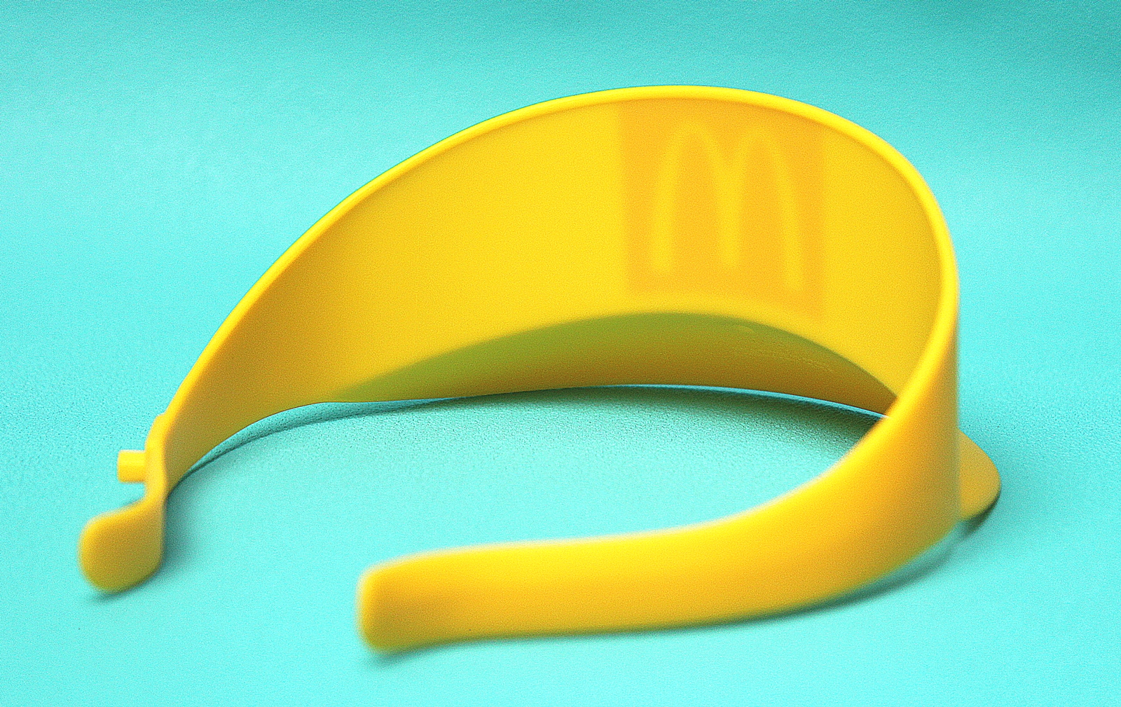 子供サイズのため、筆者の頭ではちょっときつめ。