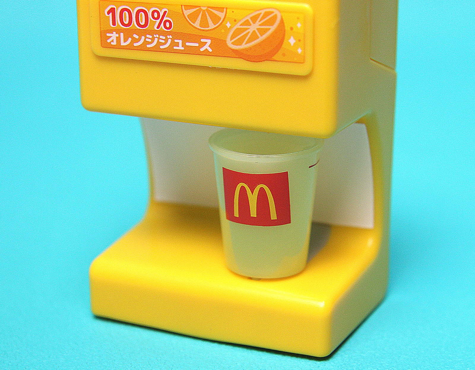 カップに書かれた線まで注ぐ