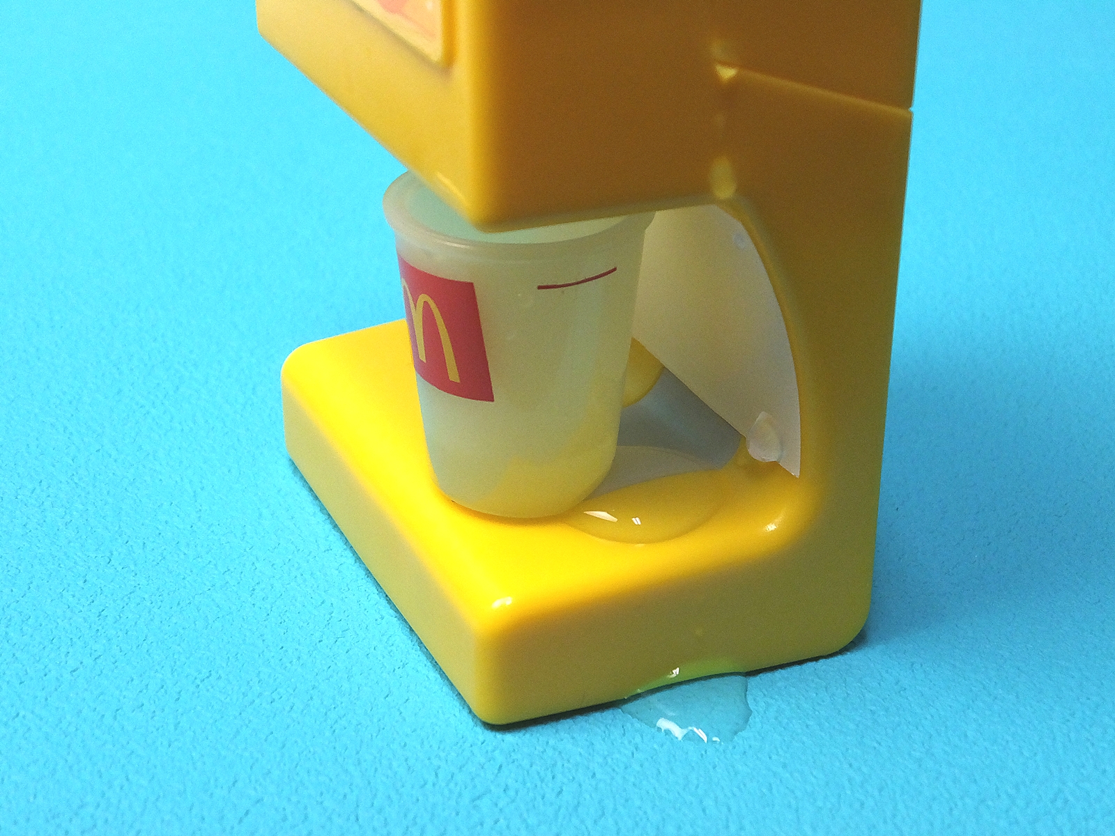 リアルな「ドリンカー」のお仕事体験が可能だが、やはり水を注いだり、後片付けの際にこぼさないようにだけ注意したい