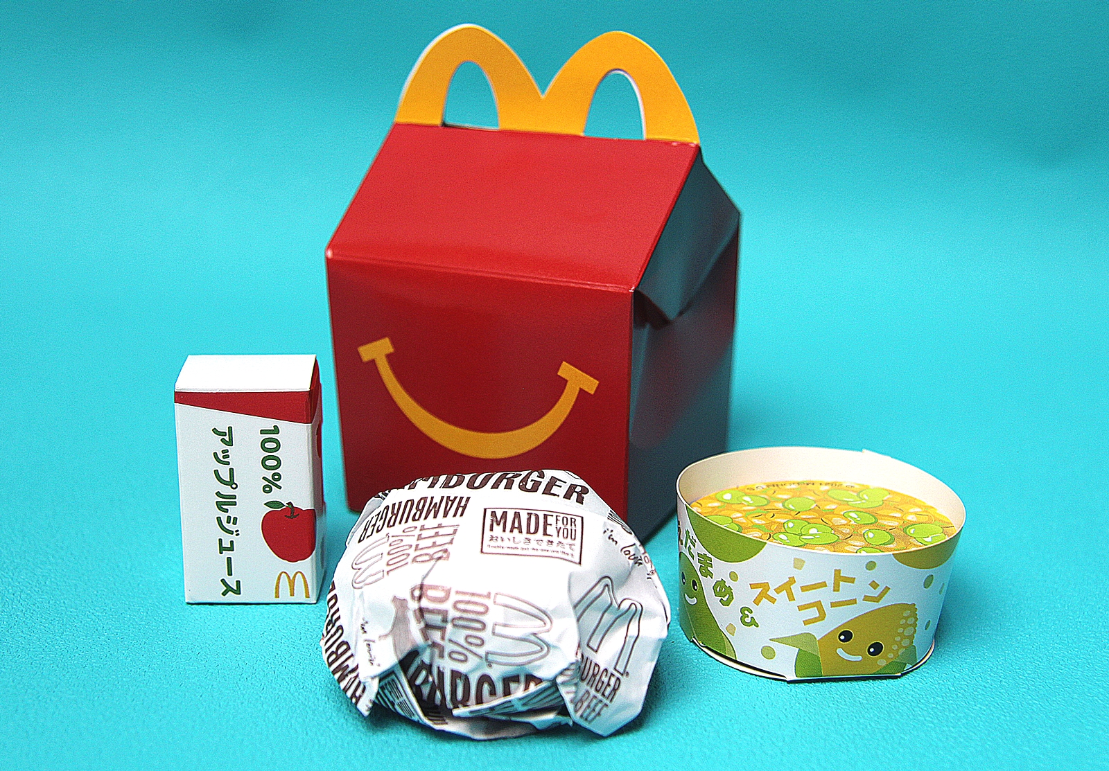 できあがった全ての商品をハッピーセットボックスに詰め込んで