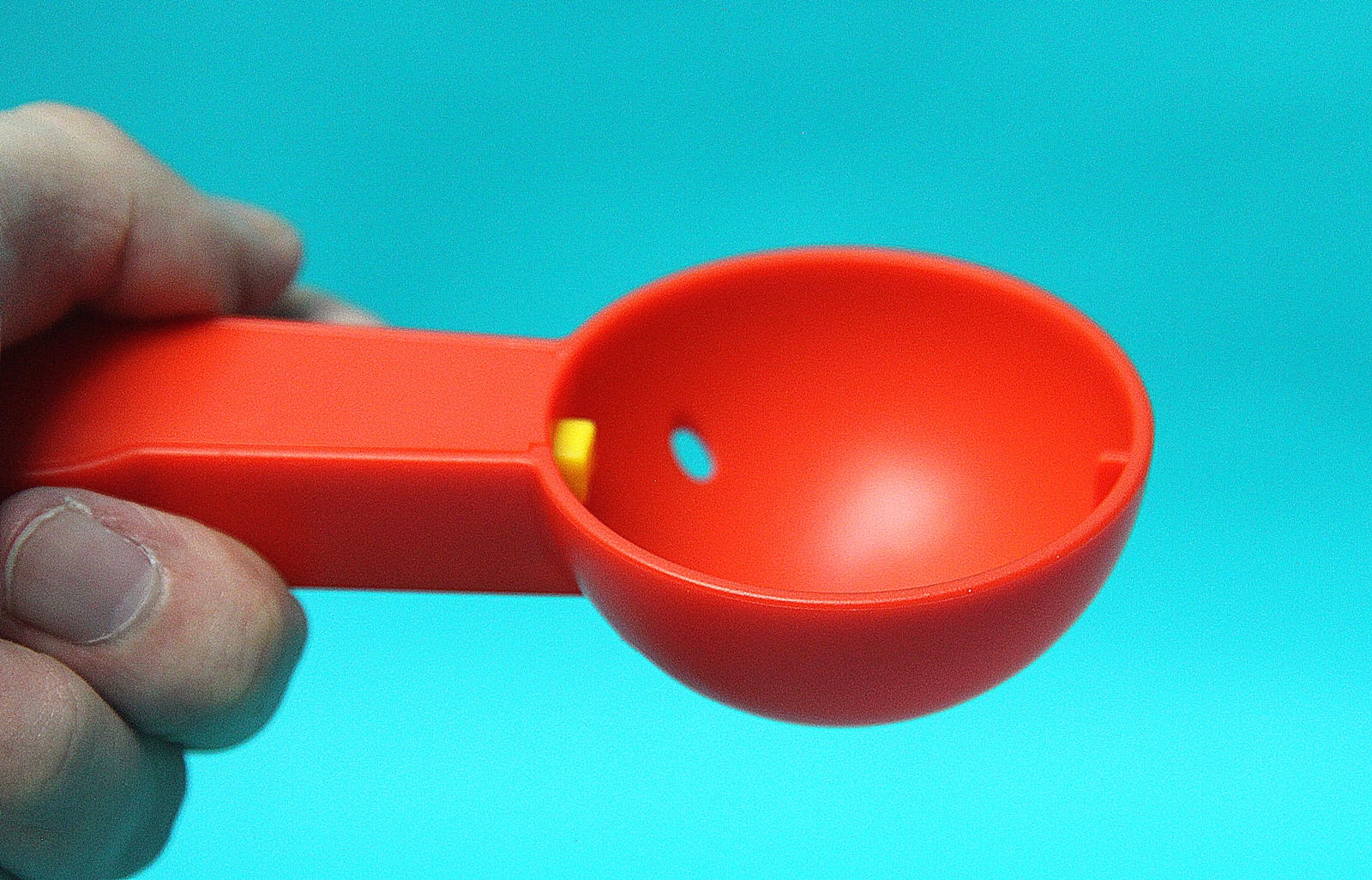 少し押し込む感じで、えだまめコーンをセットする