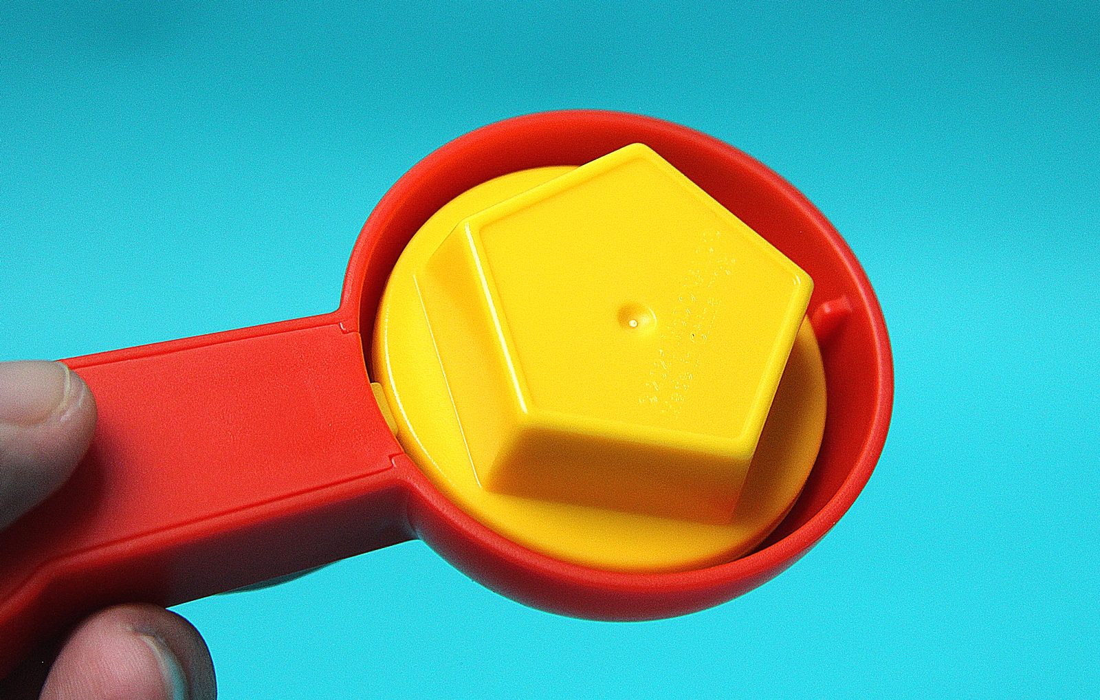 少し押し込む感じで、えだまめコーンをセットする