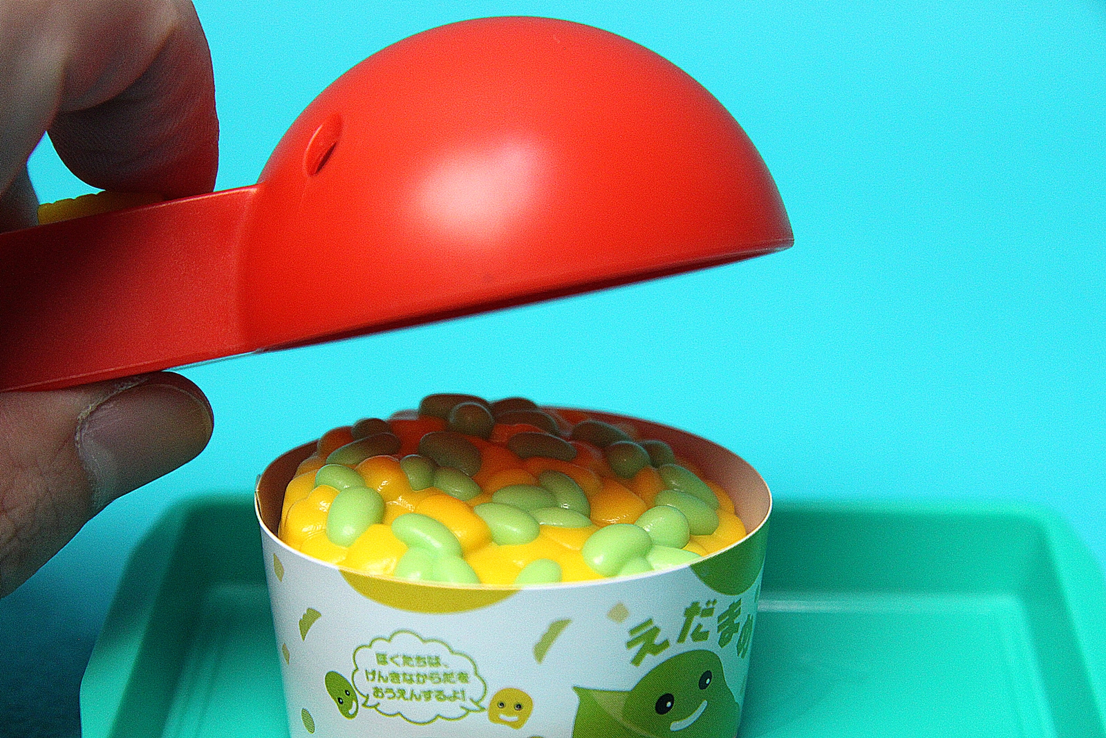 ストンと入るのが気持ちいい。単純な遊びだけど面白い