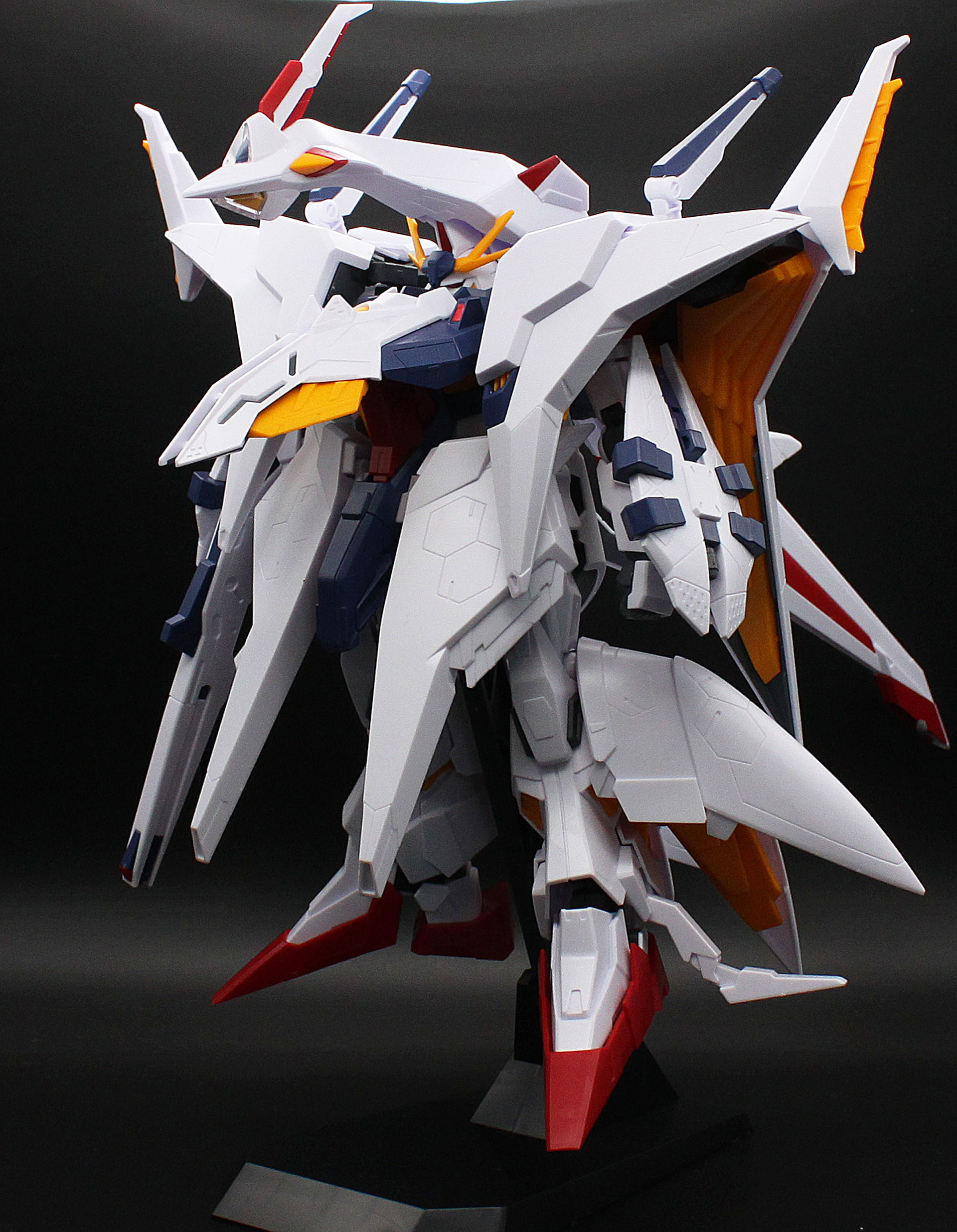 「HGUC 1/144 ペーネロペー」。モビルスーツと言うにはあまりにも異形な風体で、モビルアーマーのようですね