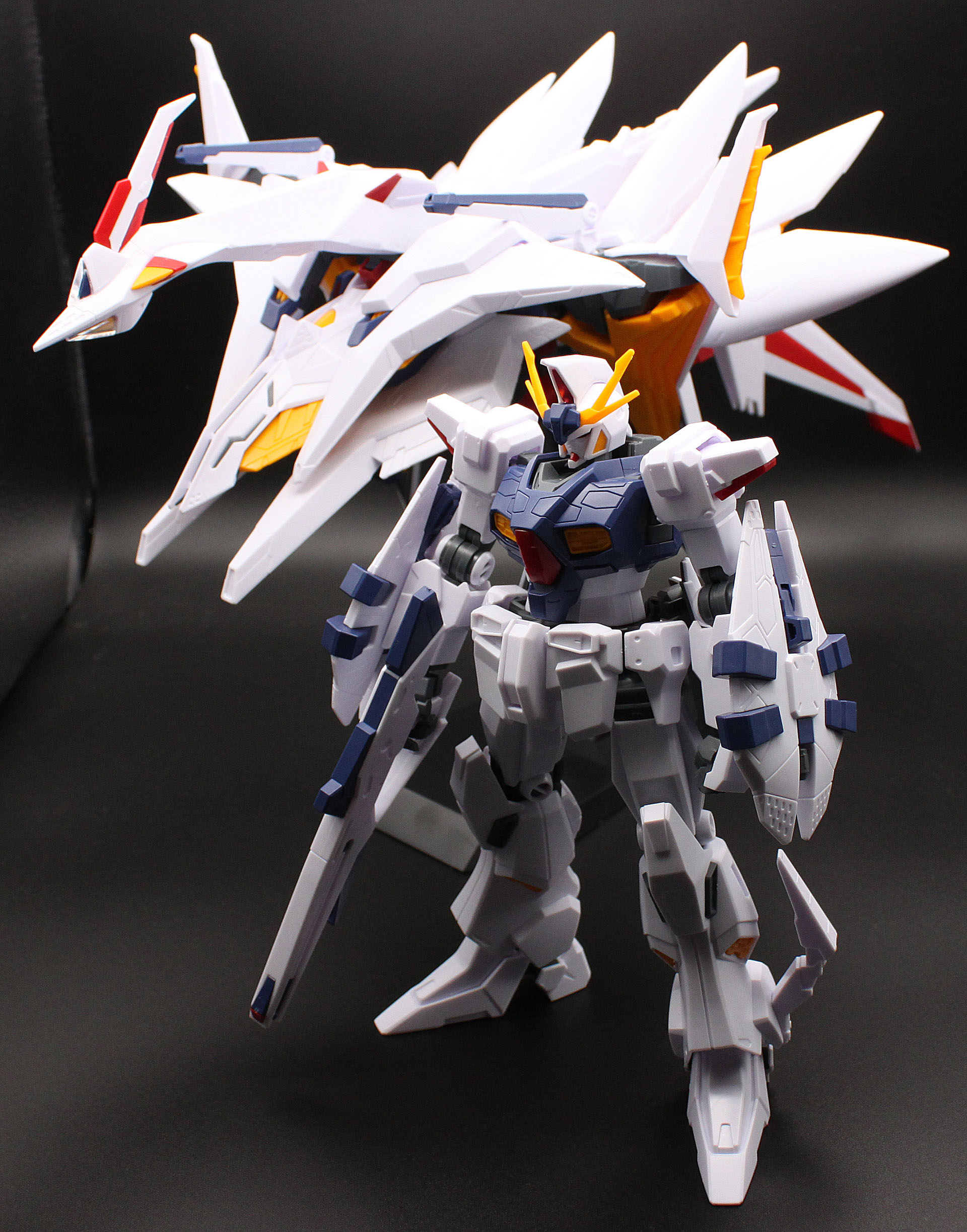 さらに、オデュッセウスガンダムとフィクスド・フライト・ユニット(FFU)にも分離。1製品で3粒以上の美味しさですが、これはこれで、トータルで成立させるには色を考えねばならぬ仕様