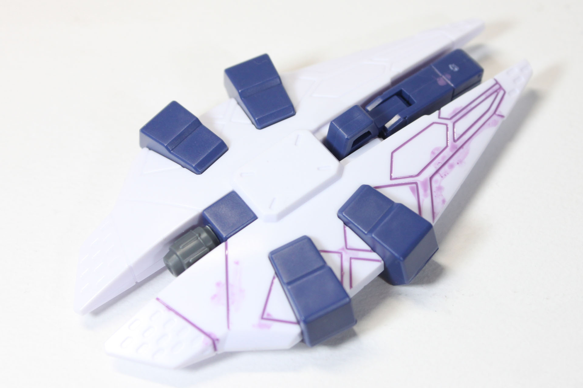 両椀のシールド拭き取り途中。ところどころ、ボワッと紫が汚く拡散していますが……