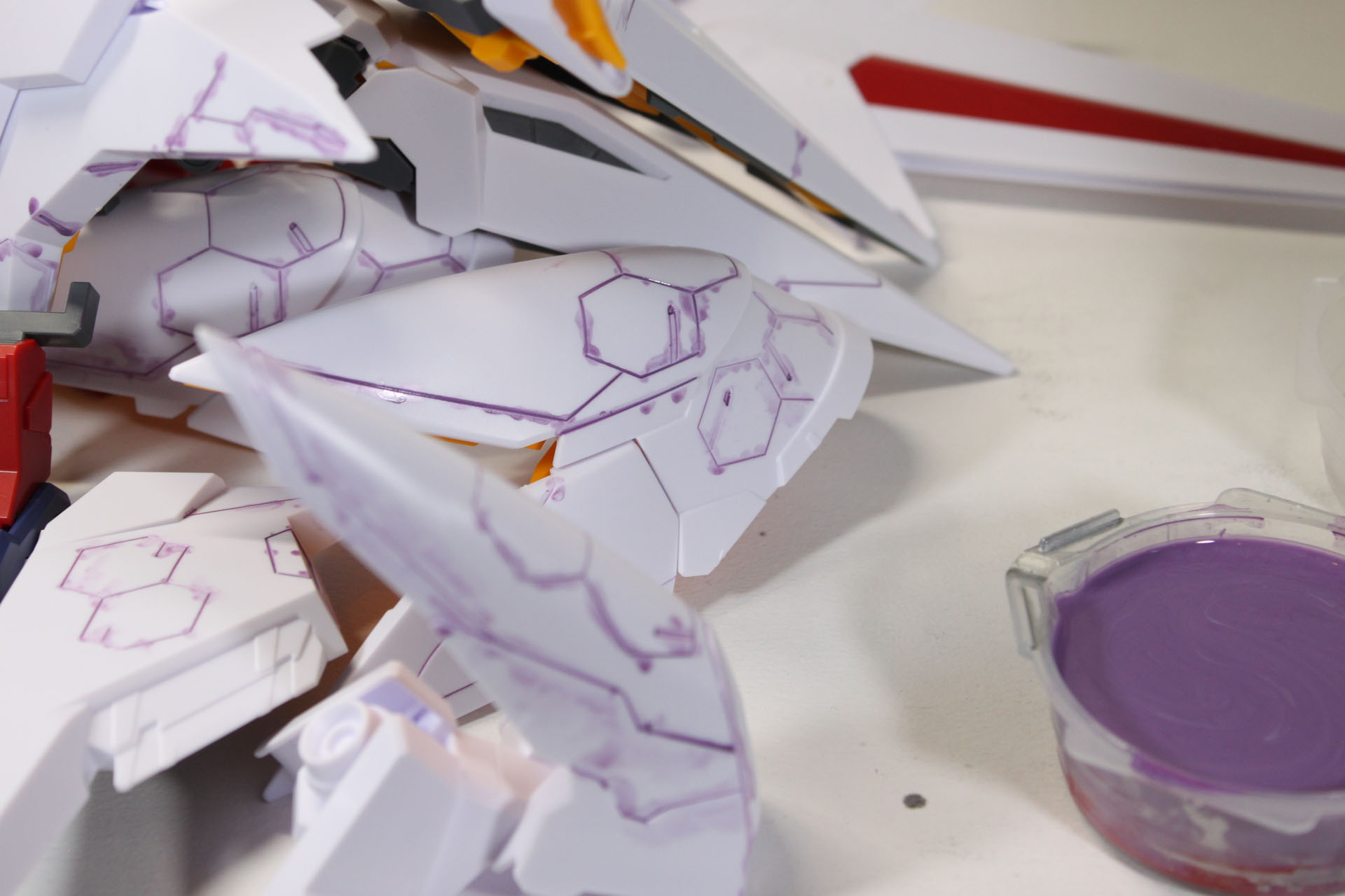 FFUのパーツも、じゃんじゃんと紫を入れまくります。