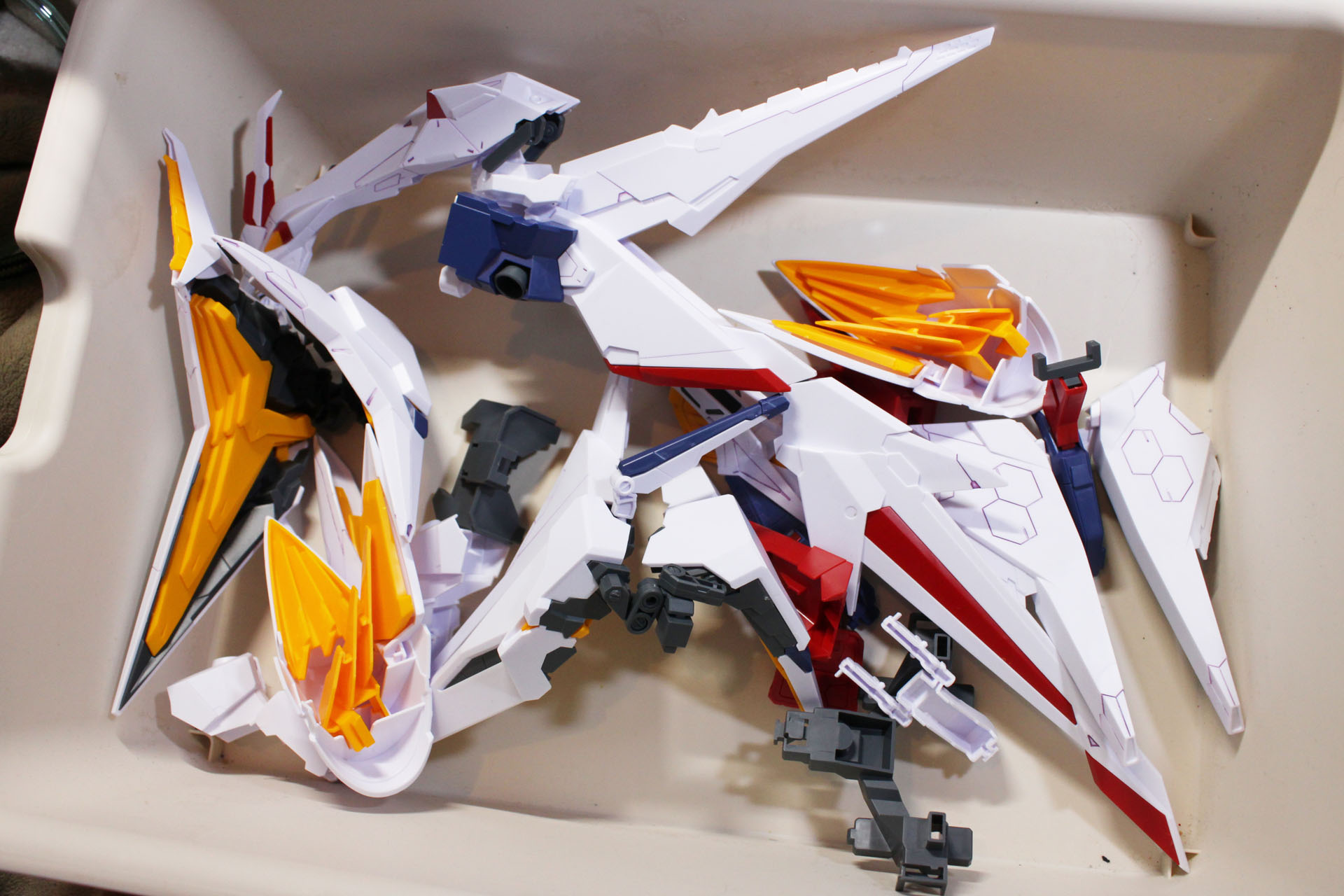 パーツ“管理”と言っている割りには無造作に放り込んでいますが、少なくともなくしません