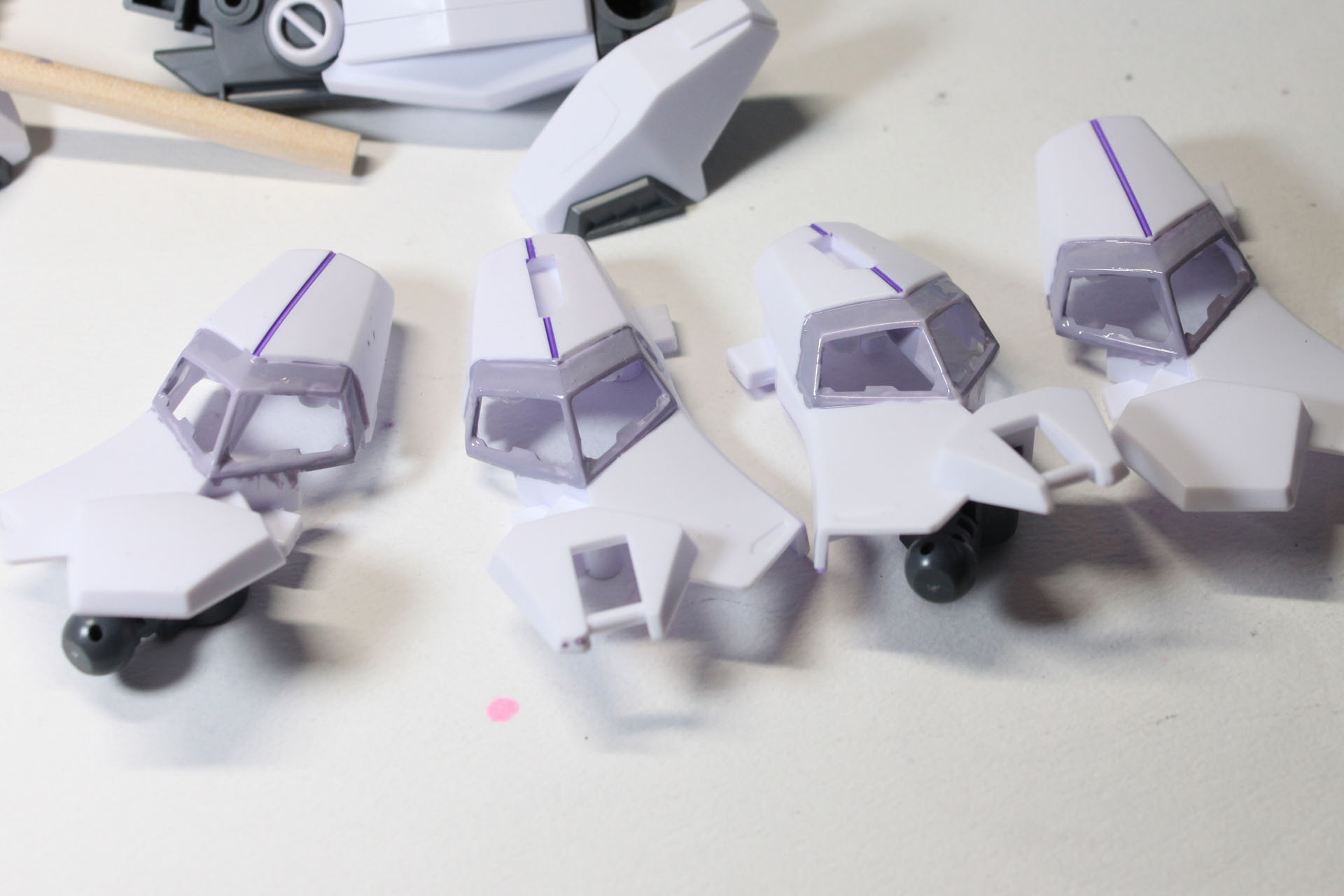 ダクトを塗り終わりました。めっちゃ汚い！　これはマズい。でも、筆ムラさえ落ち着けば、後々リカバリーが可能です