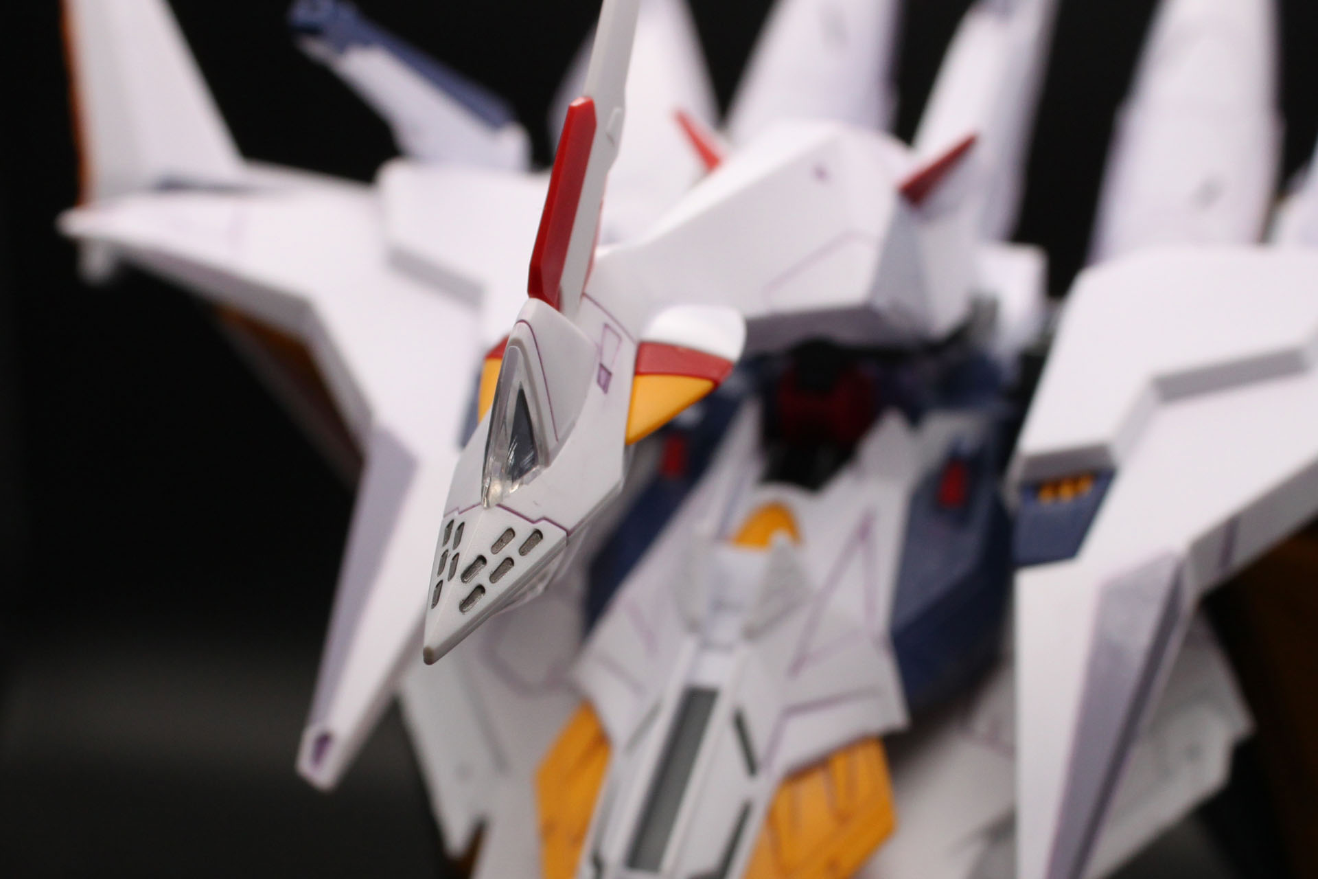 機首部分は細かくスミ入れ