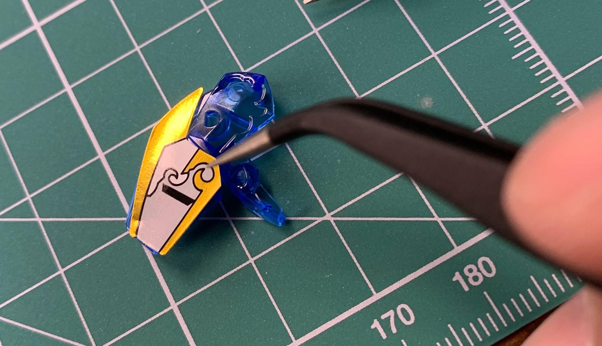 シールを貼るときは、焦らず確実に！