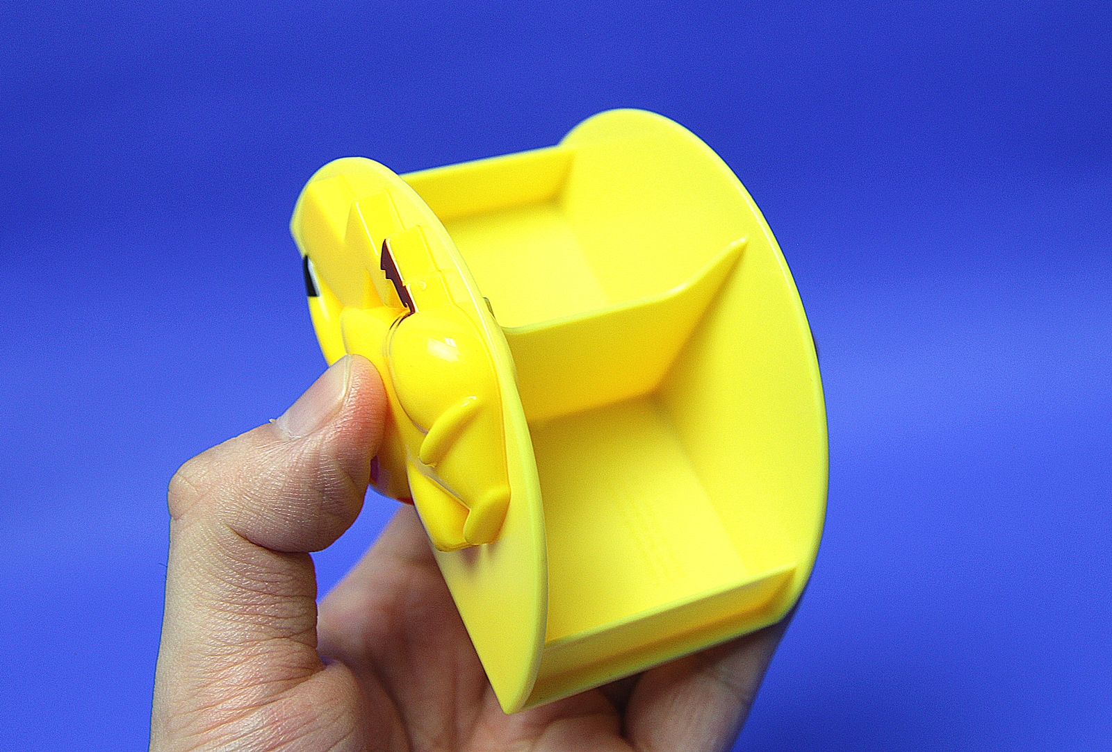 ちょっとした刺激でグラグラと大きく揺れる