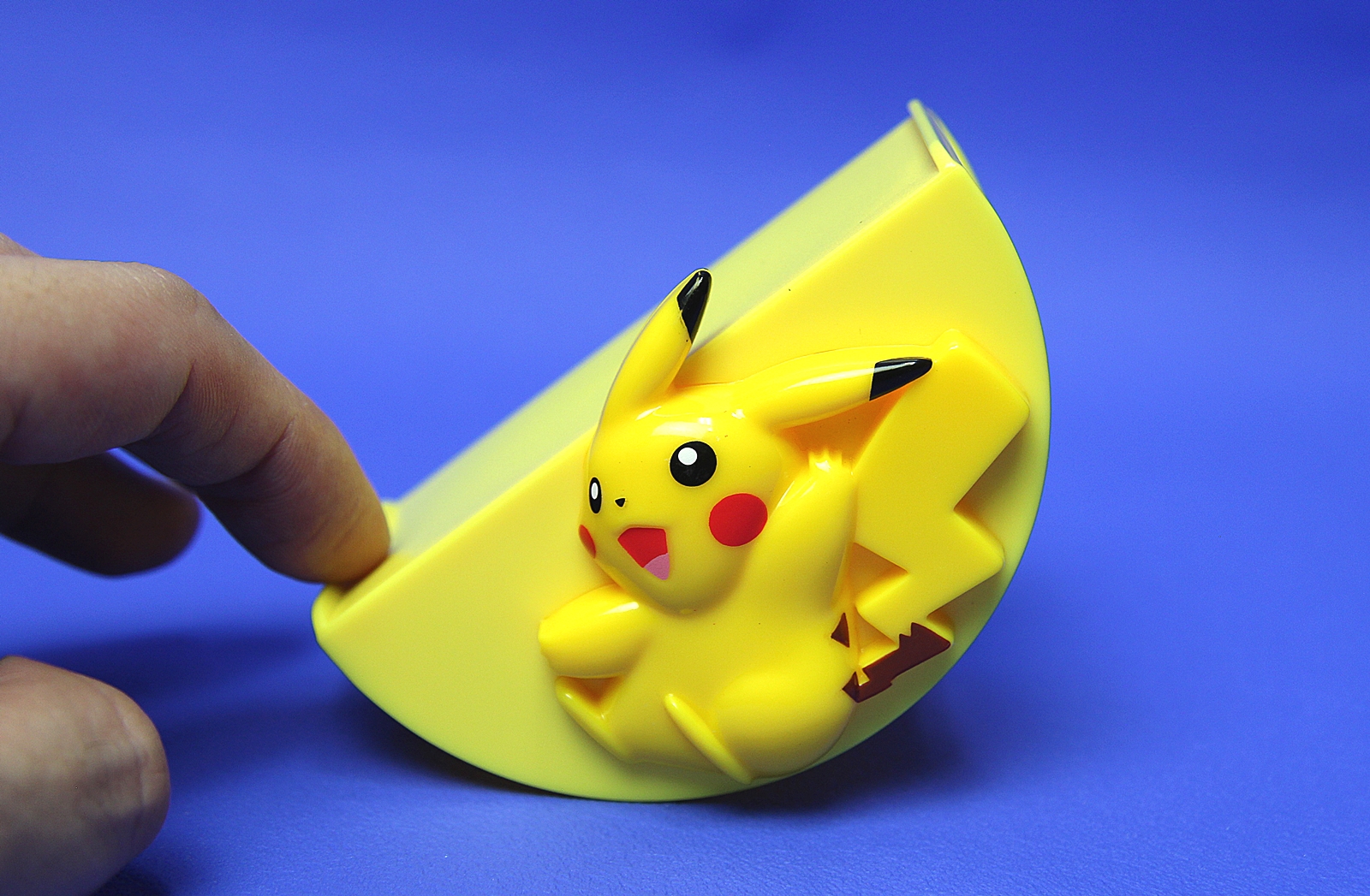 ちょっとした刺激でグラグラと大きく揺れる