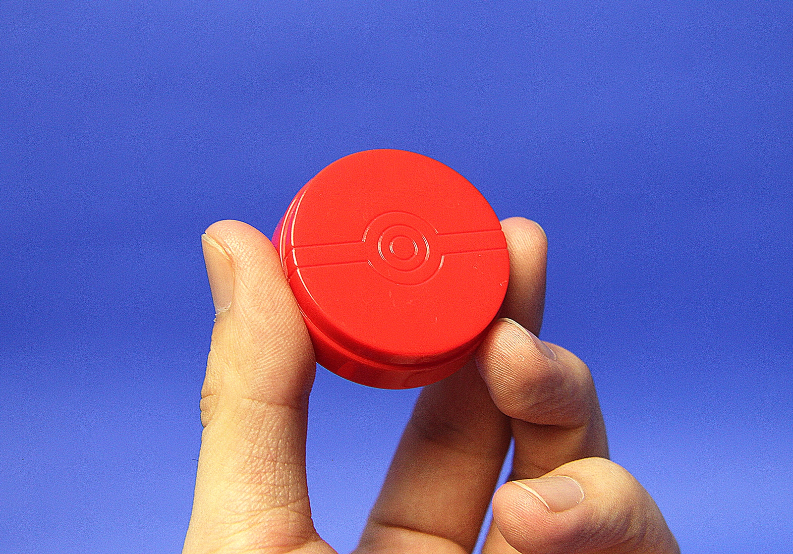 サイズ感と手触りはまるでリバーシの石のよう