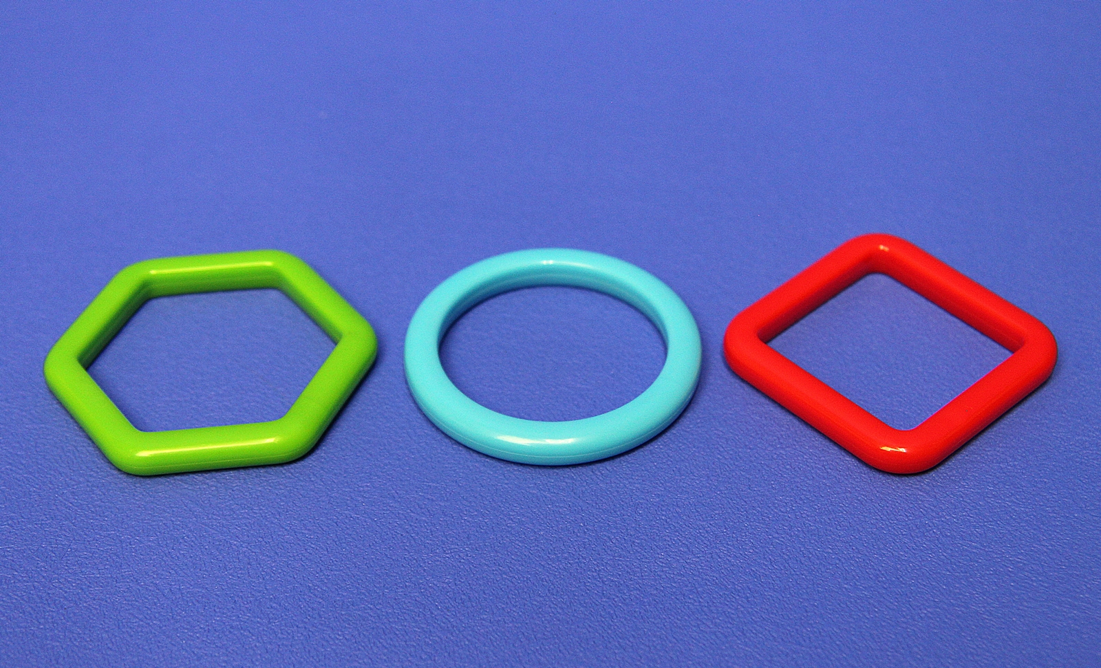 輪は六角／緑・丸／青・四角／赤の3種類