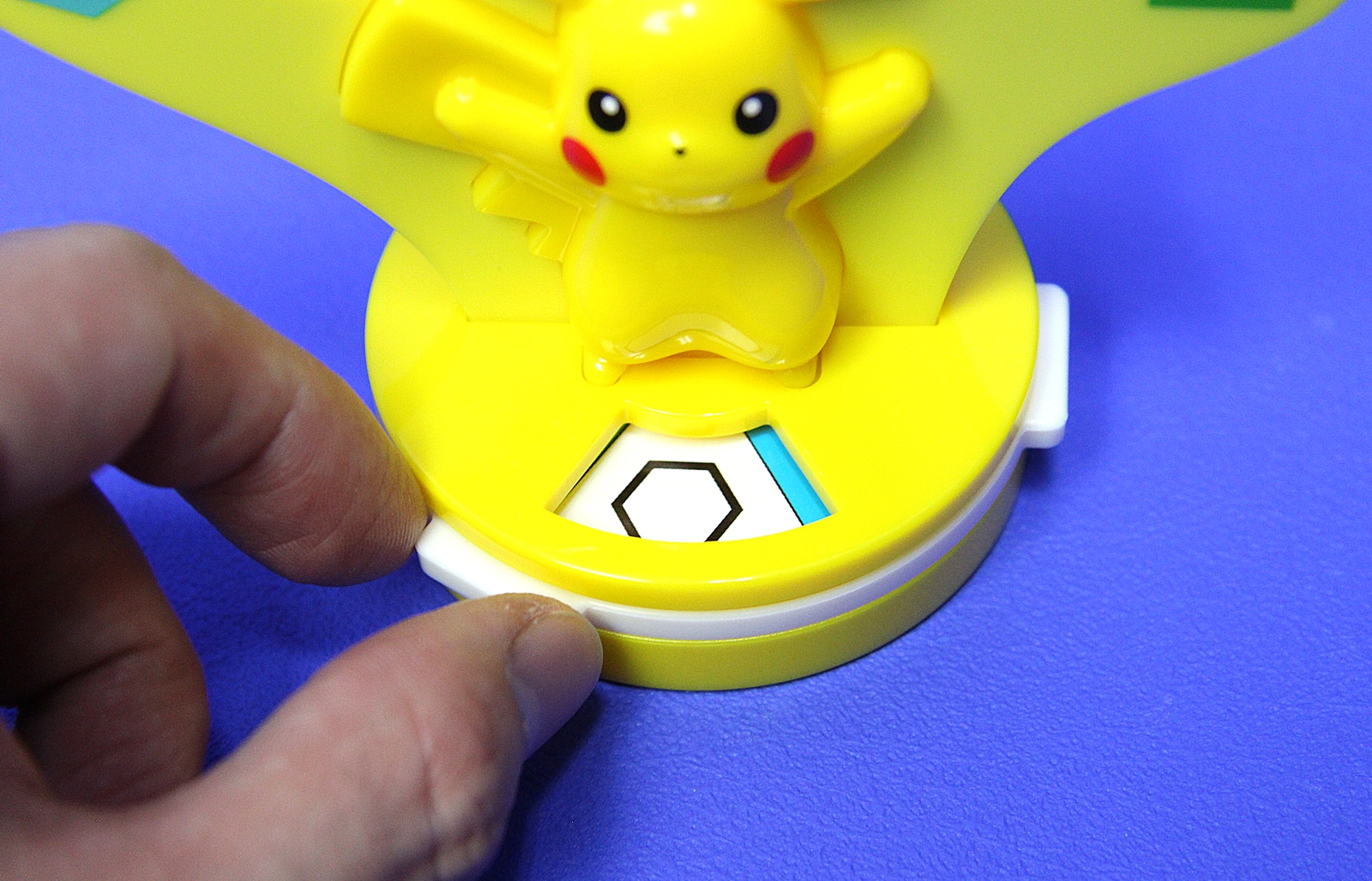 六角のマークに止まった