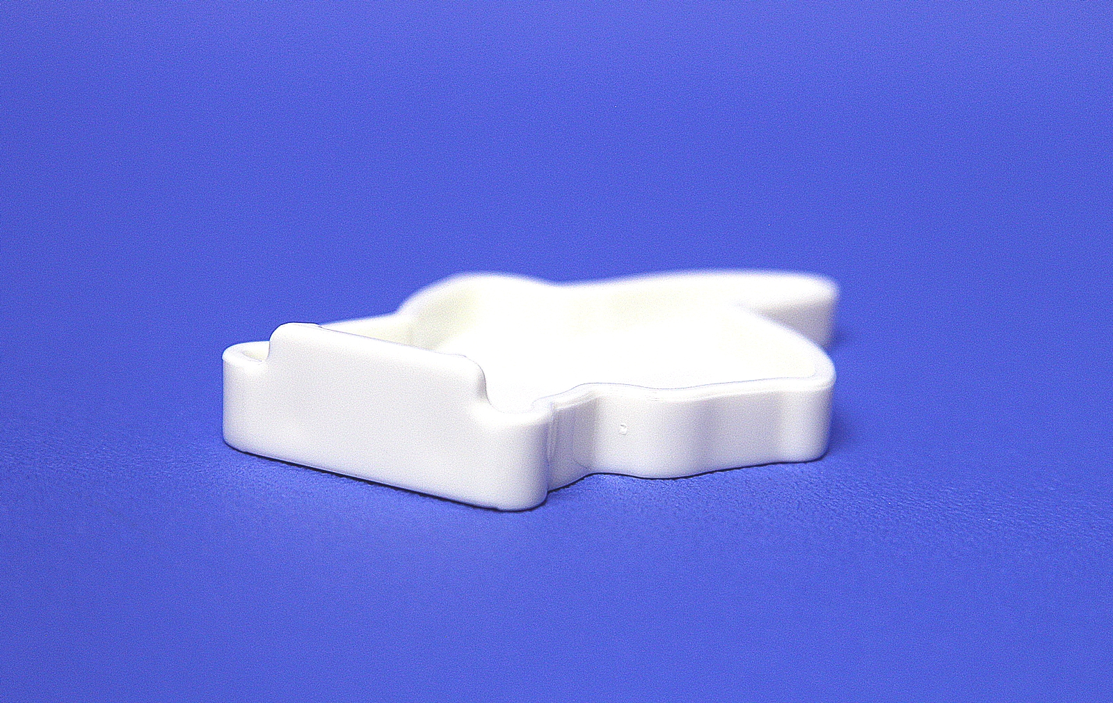 ピカチュウのコマは自立するよう、底が出っ張っている