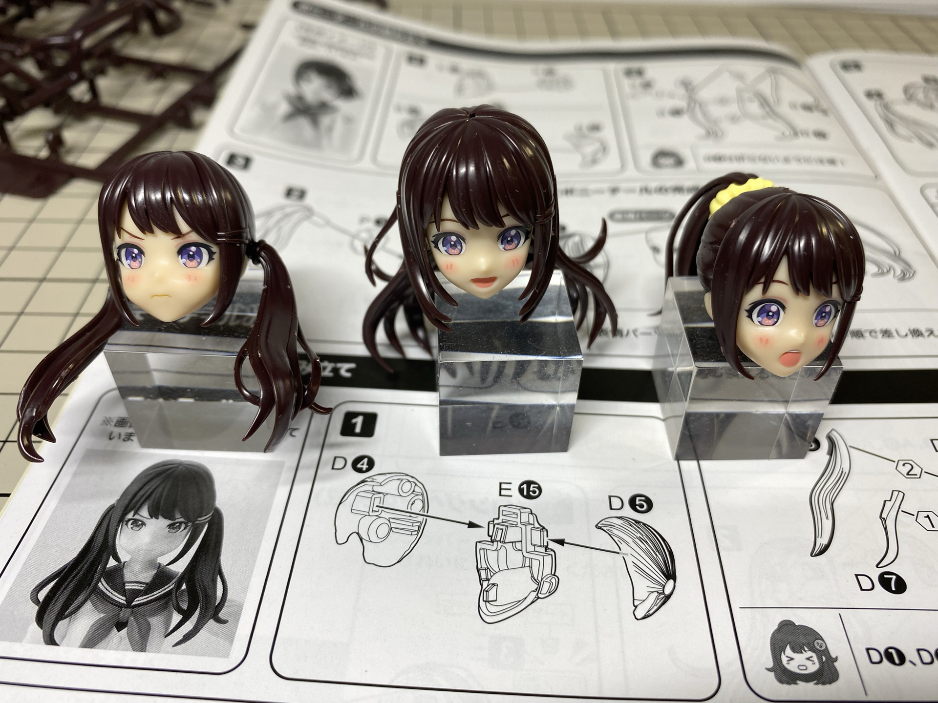 頭部を完成品の形で3つ用意できるのも好感が持てる。パーツ数を絞って交換パーツばかりを用意し作業を繁雑にするのではなく、組み替えを簡単に、気軽に楽しめる様に考えた工夫だ