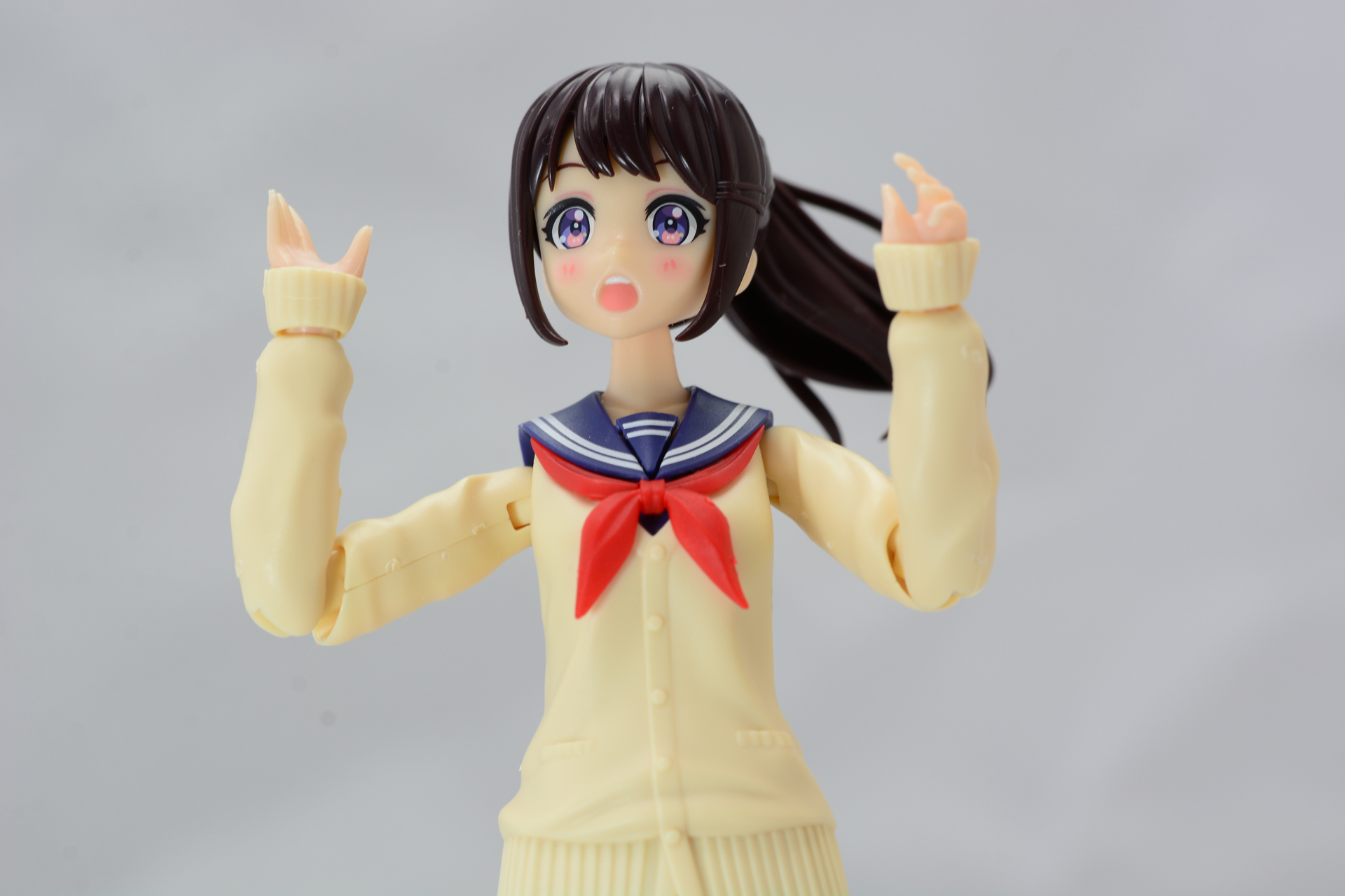 髪型と表情ちょっとしたポーズで雰囲気が大きく変わる。手首もこだわりたいところ