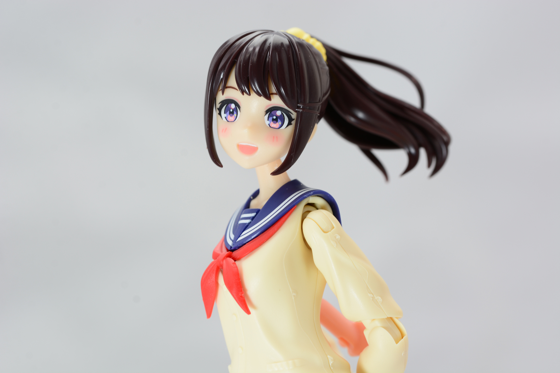 髪型と表情ちょっとしたポーズで雰囲気が大きく変わる。手首もこだわりたいところ