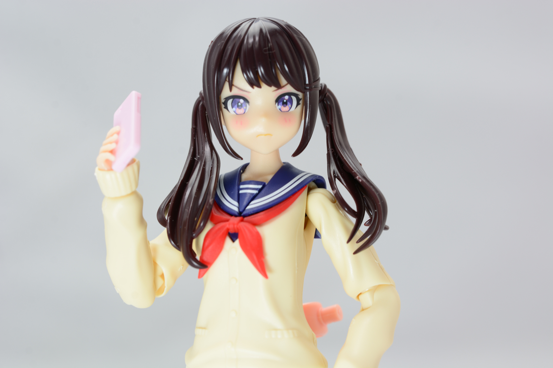 髪型と表情ちょっとしたポーズで雰囲気が大きく変わる。手首もこだわりたいところ