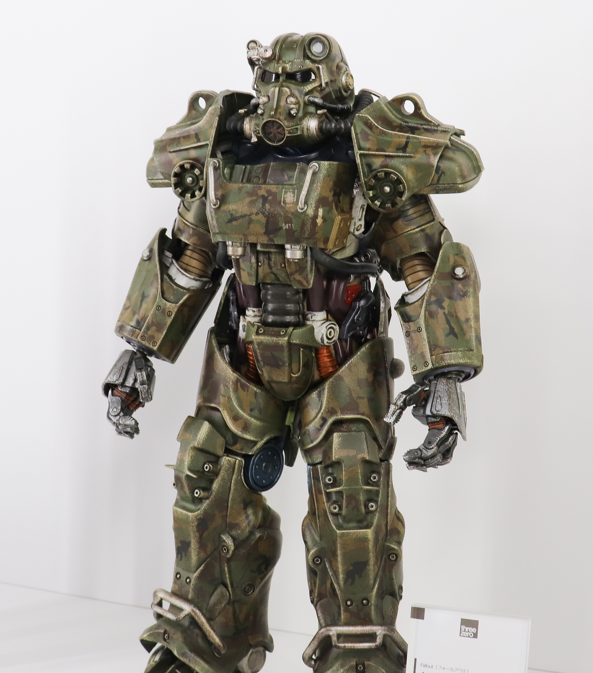 1/6というサイズにパワーアーマーならではのボリューム。かなりの迫力だ