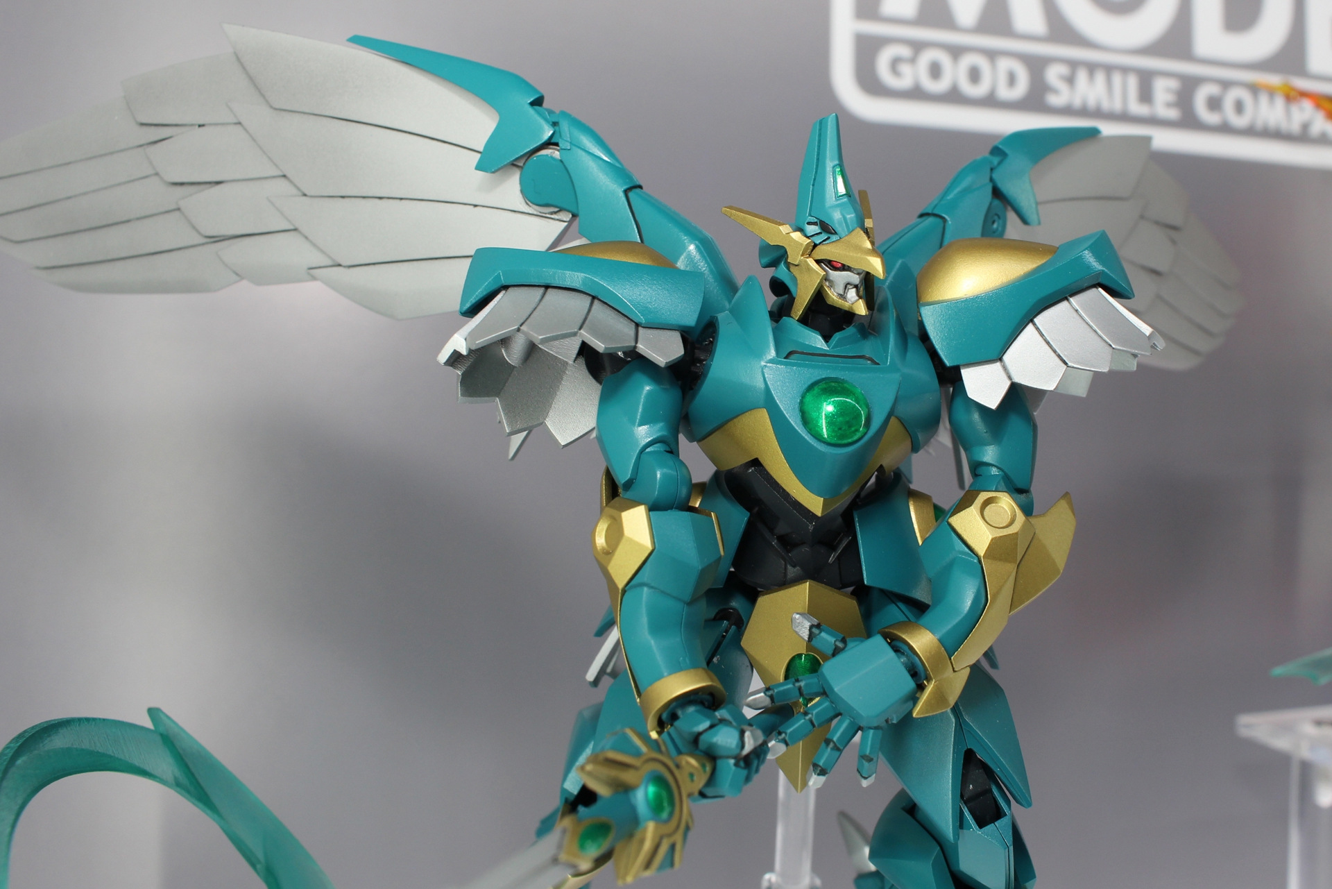 「MODEROID 空神ウインダム」。鳳凰寺風が操る魔神で、普段は鳥の姿をしている。羽のような飾りが特徴的だ