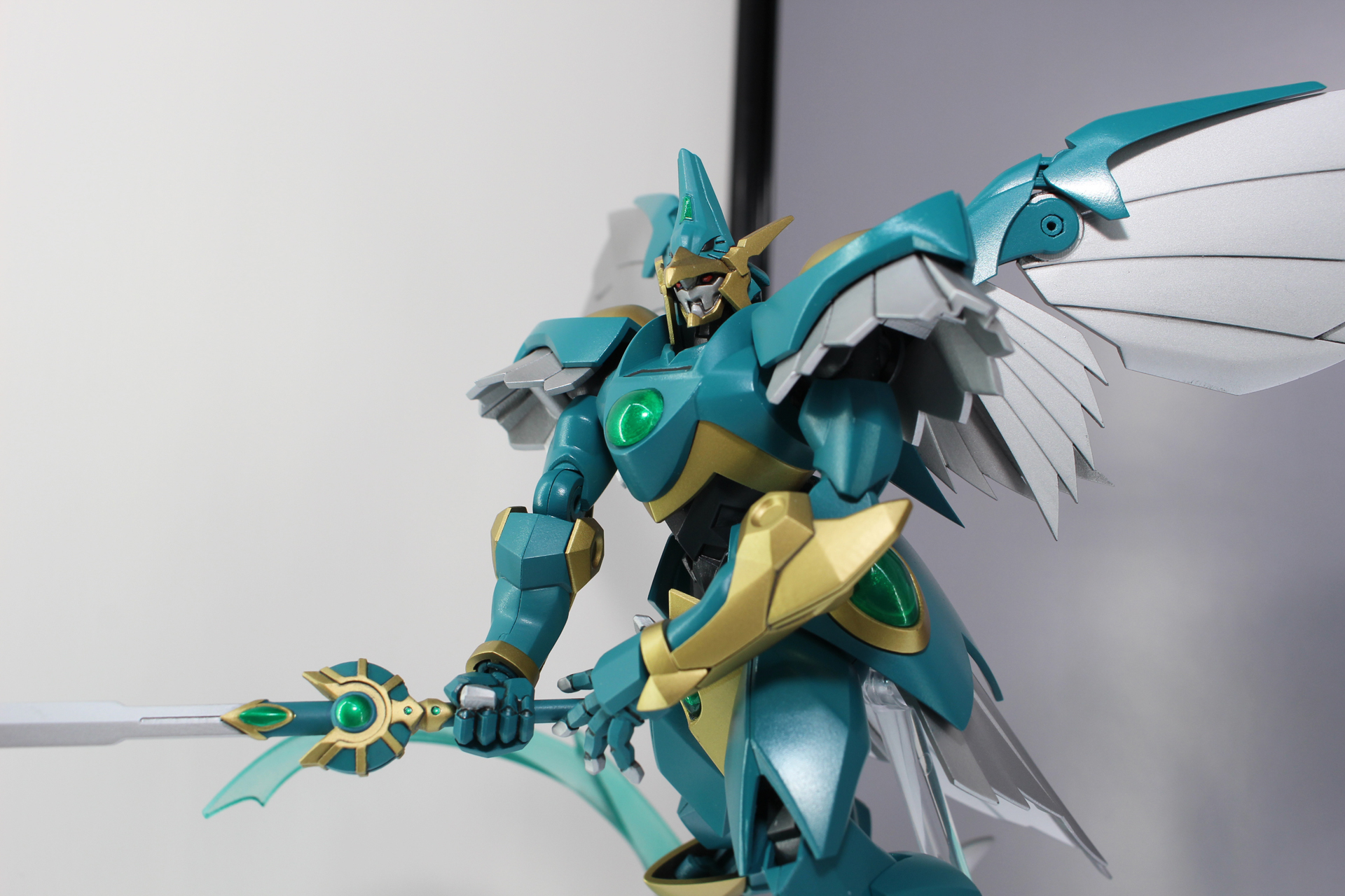 「MODEROID 空神ウインダム」。鳳凰寺風が操る魔神で、普段は鳥の姿をしている。羽のような飾りが特徴的だ