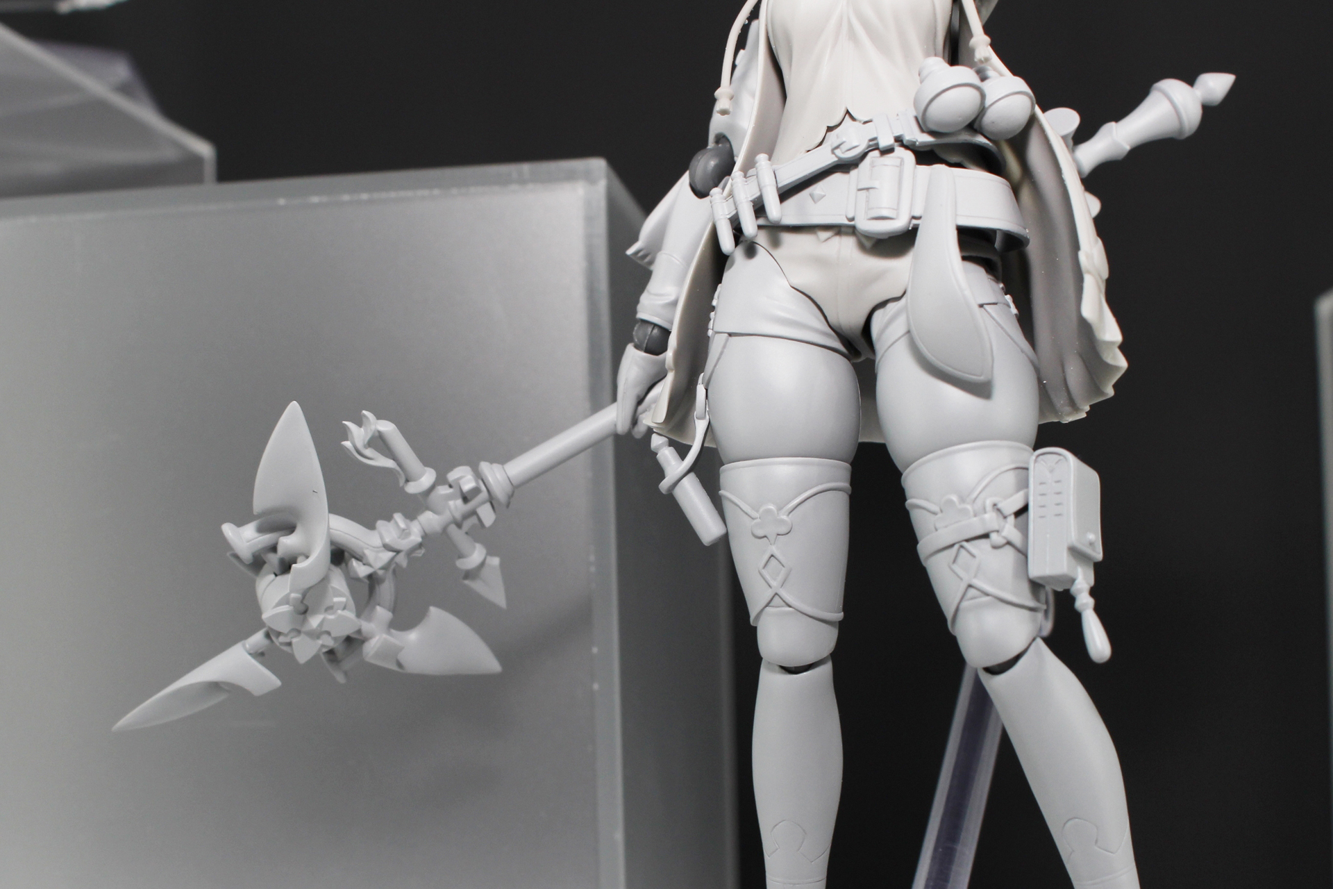 複雑な形をした杖。色が付いたところも早く見てみたい