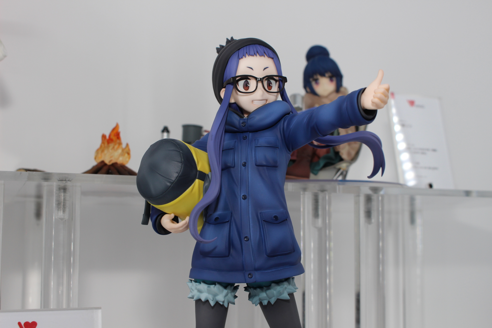 脇に抱えているのは愛用のシュラフ