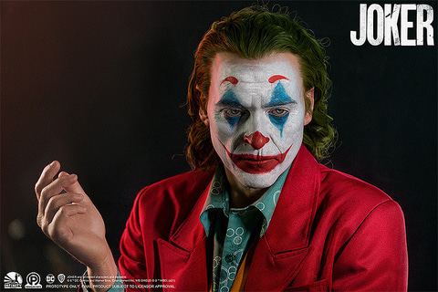 映画「ジョーカー」より「アーサー・フレック」の1/1スケール
