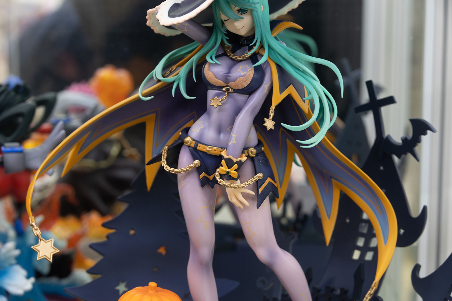 スケスケの衣装で体のラインがよくわかる