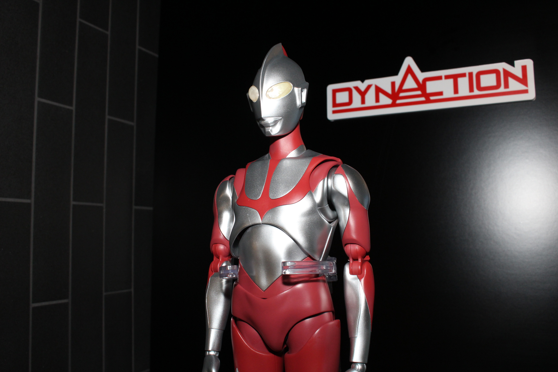 劇場版ではCGになるというウルトラマンを、大型のフィギュアとして造形