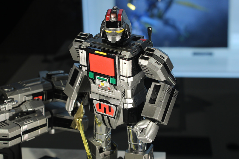 超惑星戦闘巨人ダイレオン。プロポーションは劇中のものに近づけていて、かつてのDX超合金版よりも頭部が大きく迫力がある