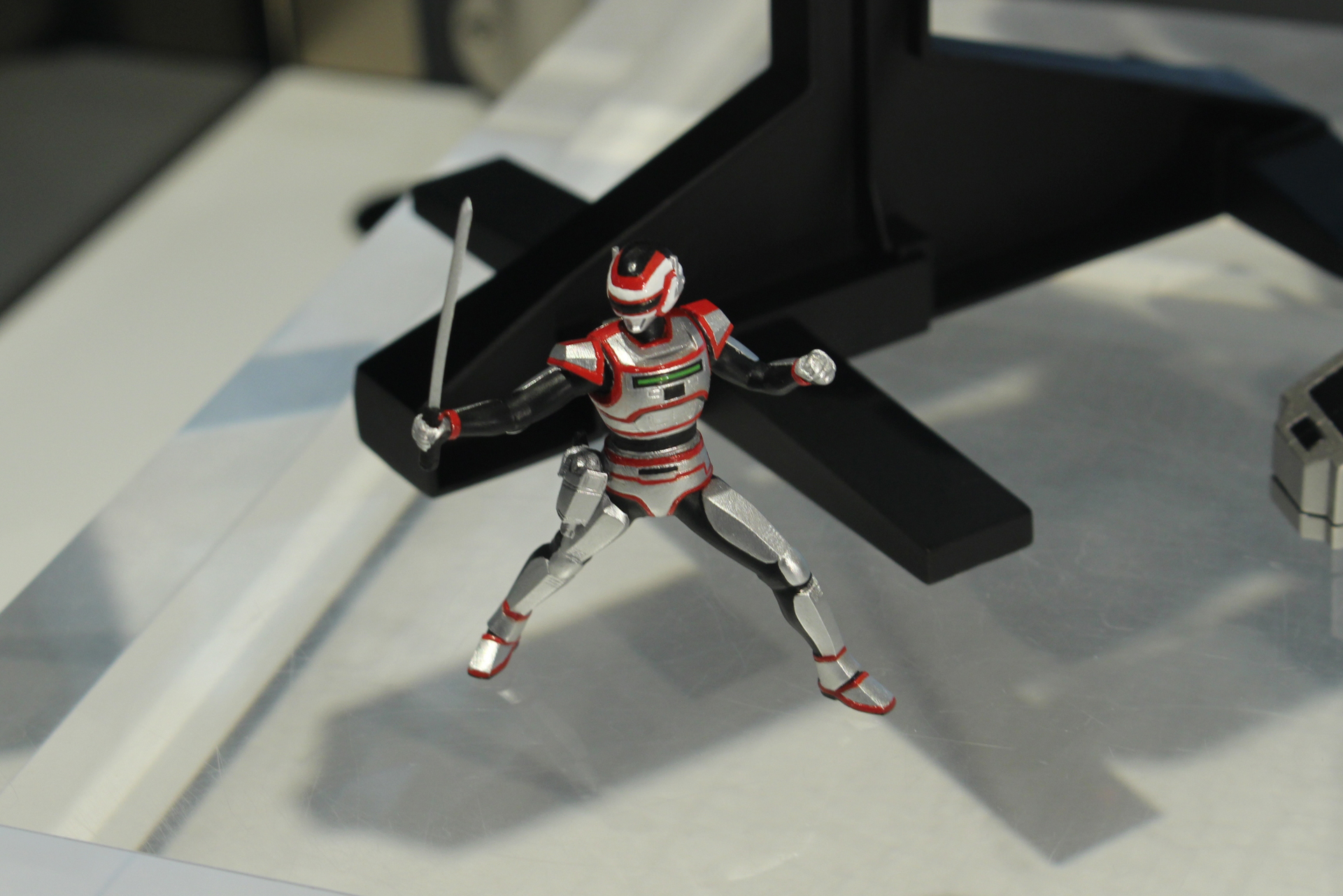 付属するジャスピオンのフィギュア。塗り分けもかなりいい感じだ