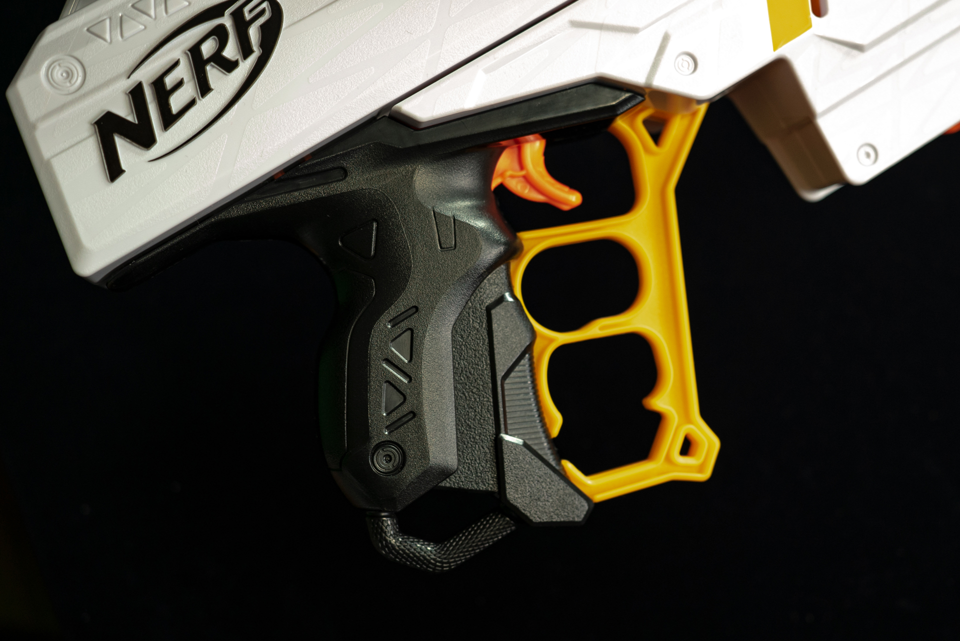 ウルトラ5の特徴ともいえるハンドガードだが、わざわざ指を入れるのはちょっと面倒